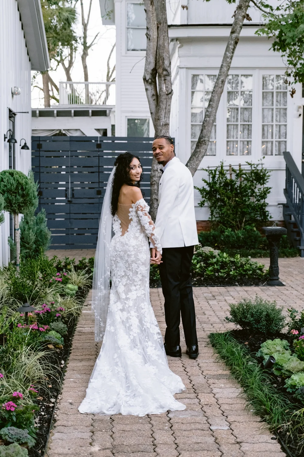 Giverny-Conroe-Wedding-Photographer-DanielleBrandon-The-Vale-Venue_0095.jpg