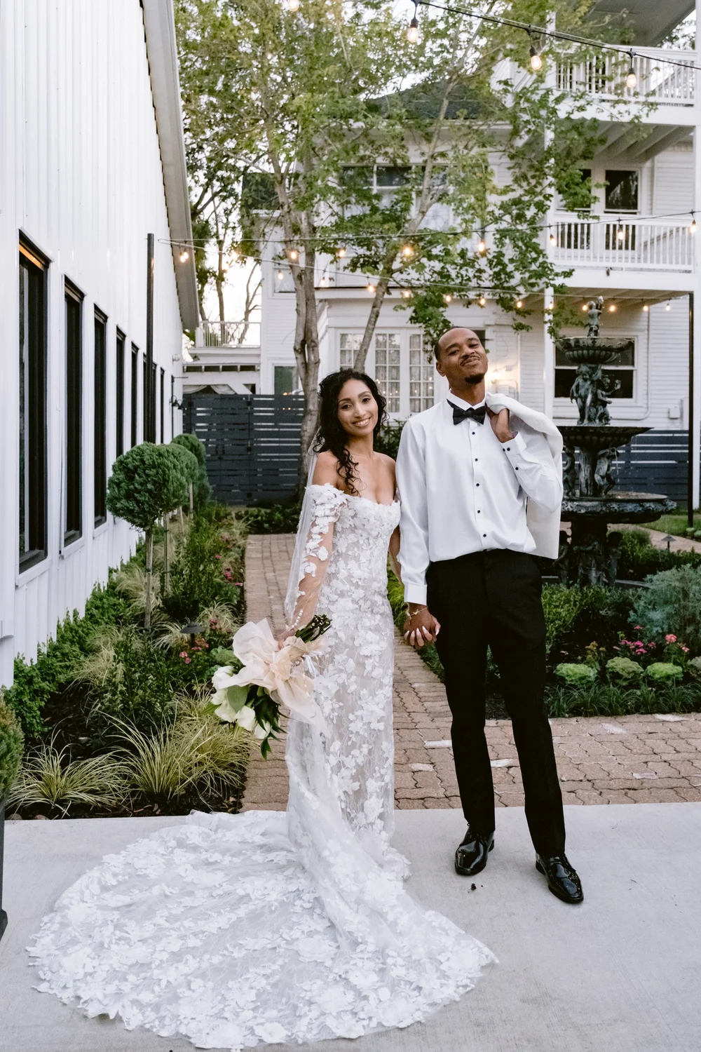 Giverny-Conroe-Wedding-Photographer-DanielleBrandon-The-Vale-Venue_0105.jpg