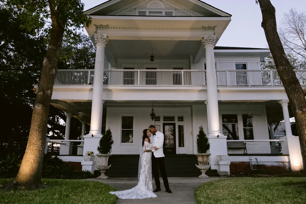 Giverny-Conroe-Wedding-Photographer-DanielleBrandon-The-Vale-Venue_0111.jpg