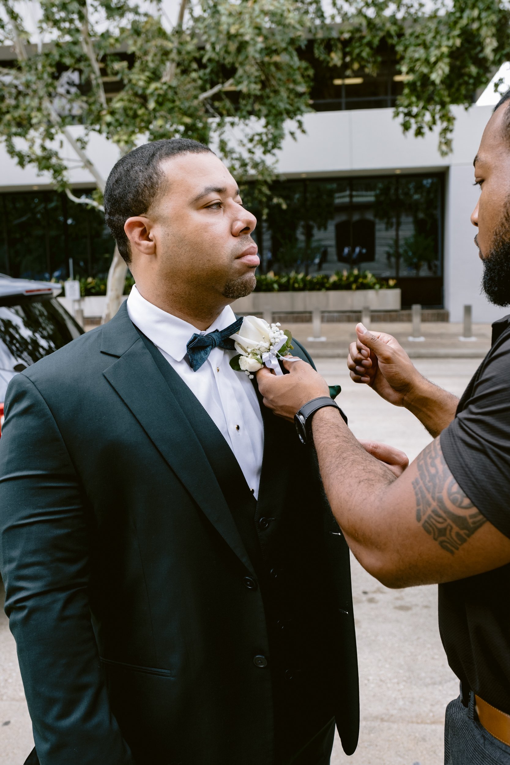 Giverny-Houston-Wedding-Photographer-1910-Courthouse-Buffalo-Bayou-RhondaManuel_0002.jpg