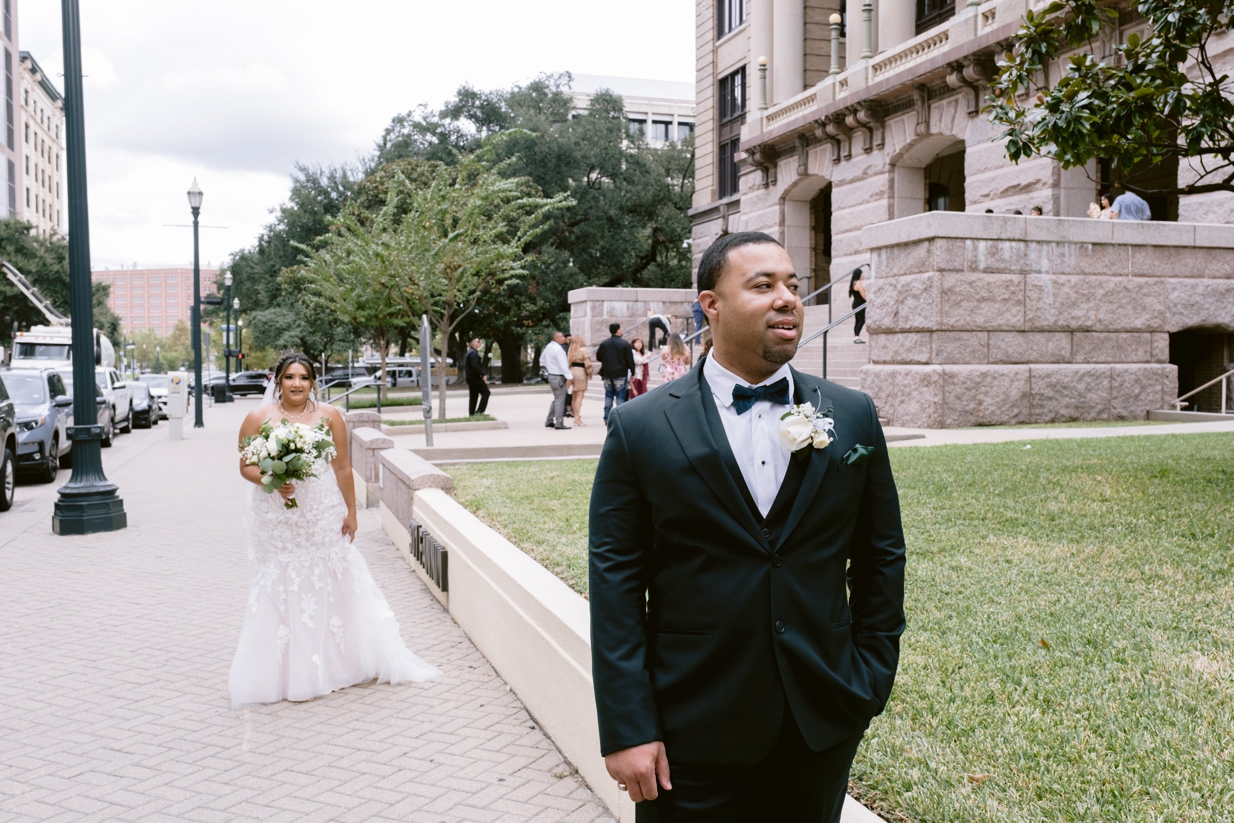 Giverny-Houston-Wedding-Photographer-1910-Courthouse-Buffalo-Bayou-RhondaManuel_0003.jpg