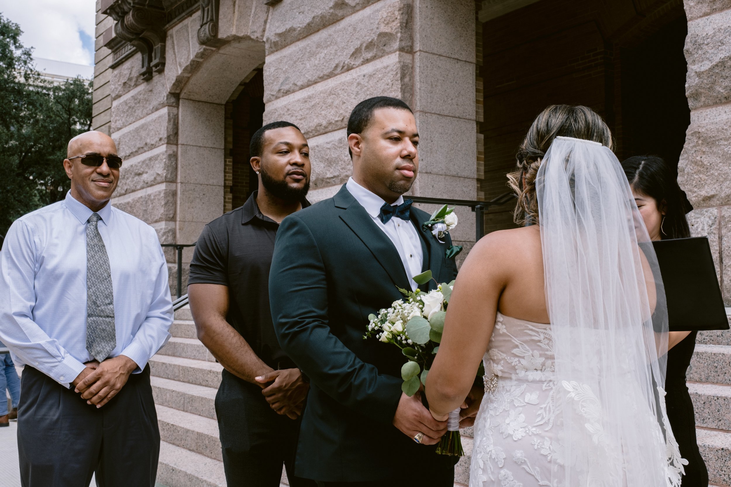 Giverny-Houston-Wedding-Photographer-1910-Courthouse-Buffalo-Bayou-RhondaManuel_0014.jpg