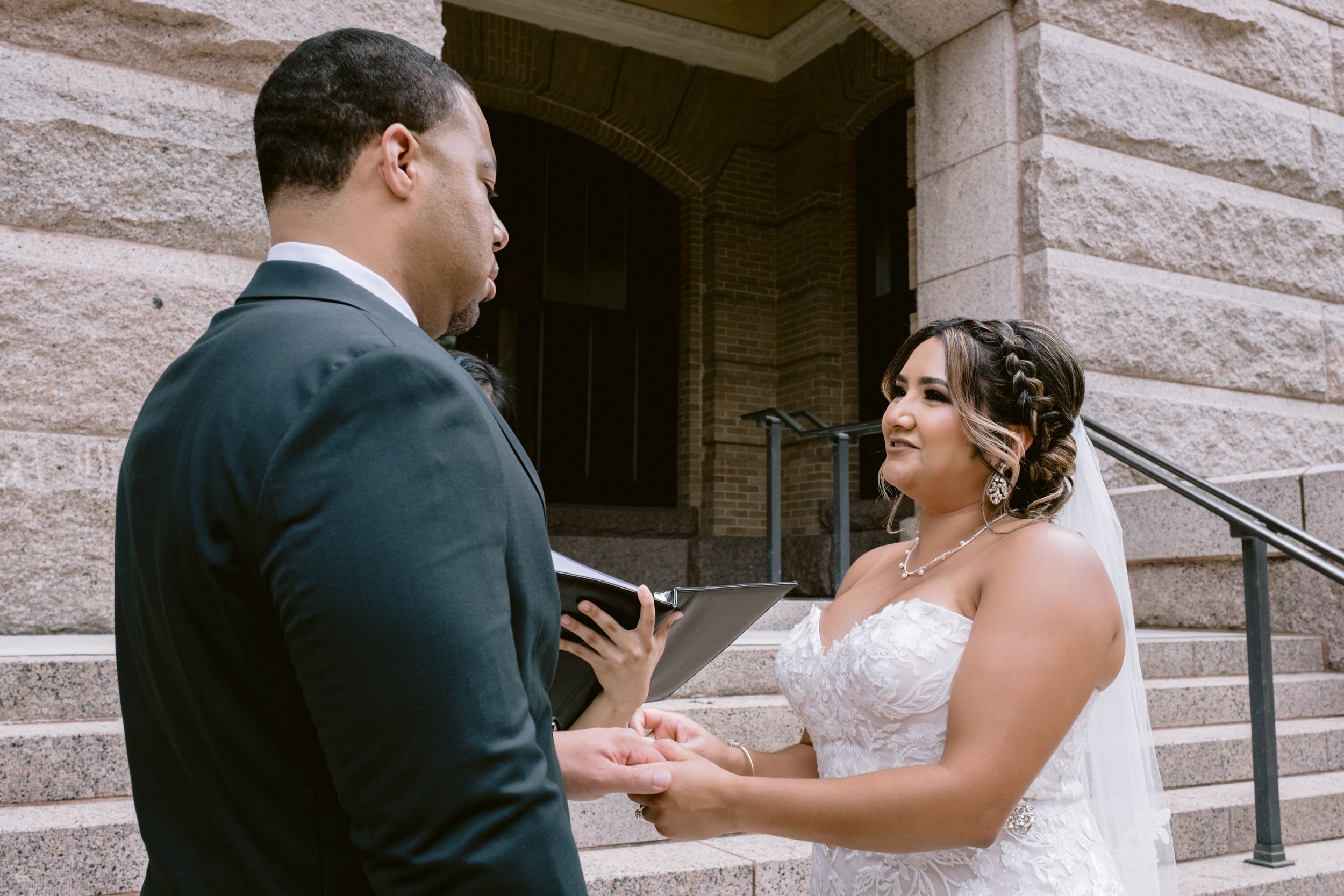 Giverny-Houston-Wedding-Photographer-1910-Courthouse-Buffalo-Bayou-RhondaManuel_0015.jpg