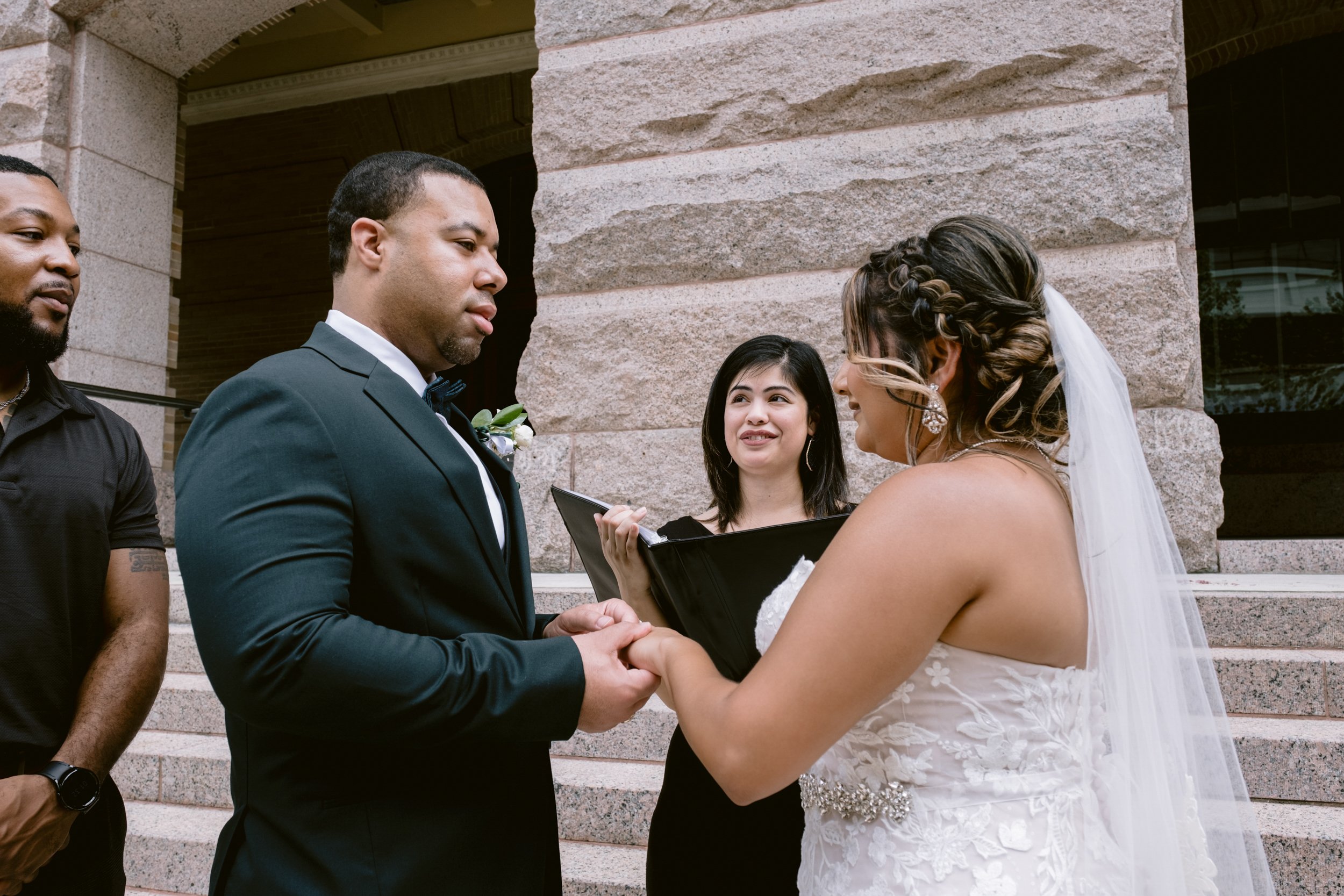 Giverny-Houston-Wedding-Photographer-1910-Courthouse-Buffalo-Bayou-RhondaManuel_0016.jpg
