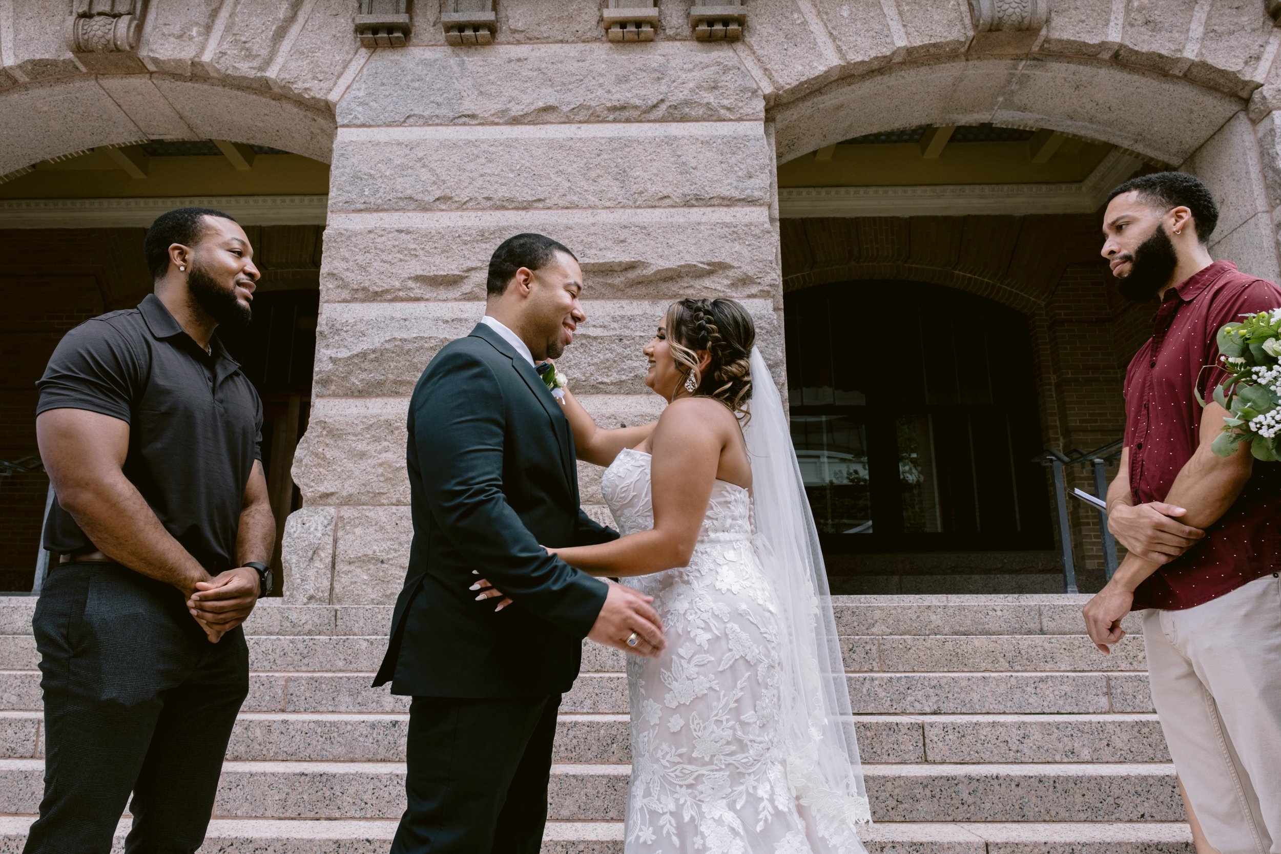 Giverny-Houston-Wedding-Photographer-1910-Courthouse-Buffalo-Bayou-RhondaManuel_0017.jpg