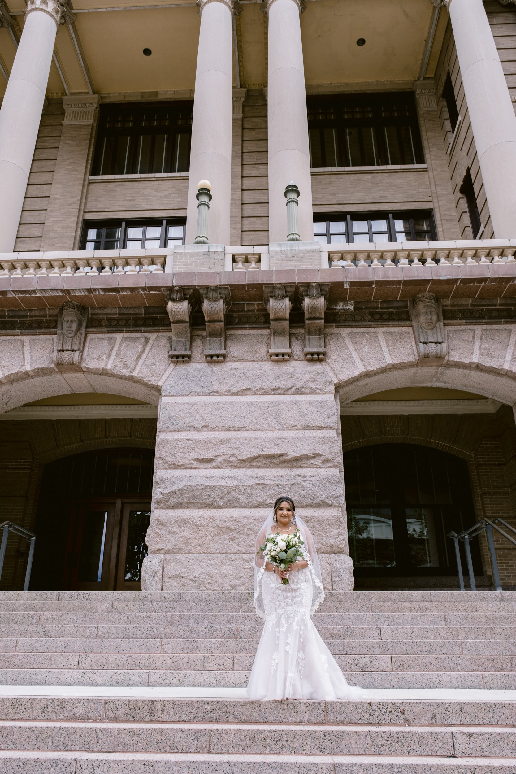 Giverny-Houston-Wedding-Photographer-1910-Courthouse-Buffalo-Bayou-RhondaManuel_0021.jpg