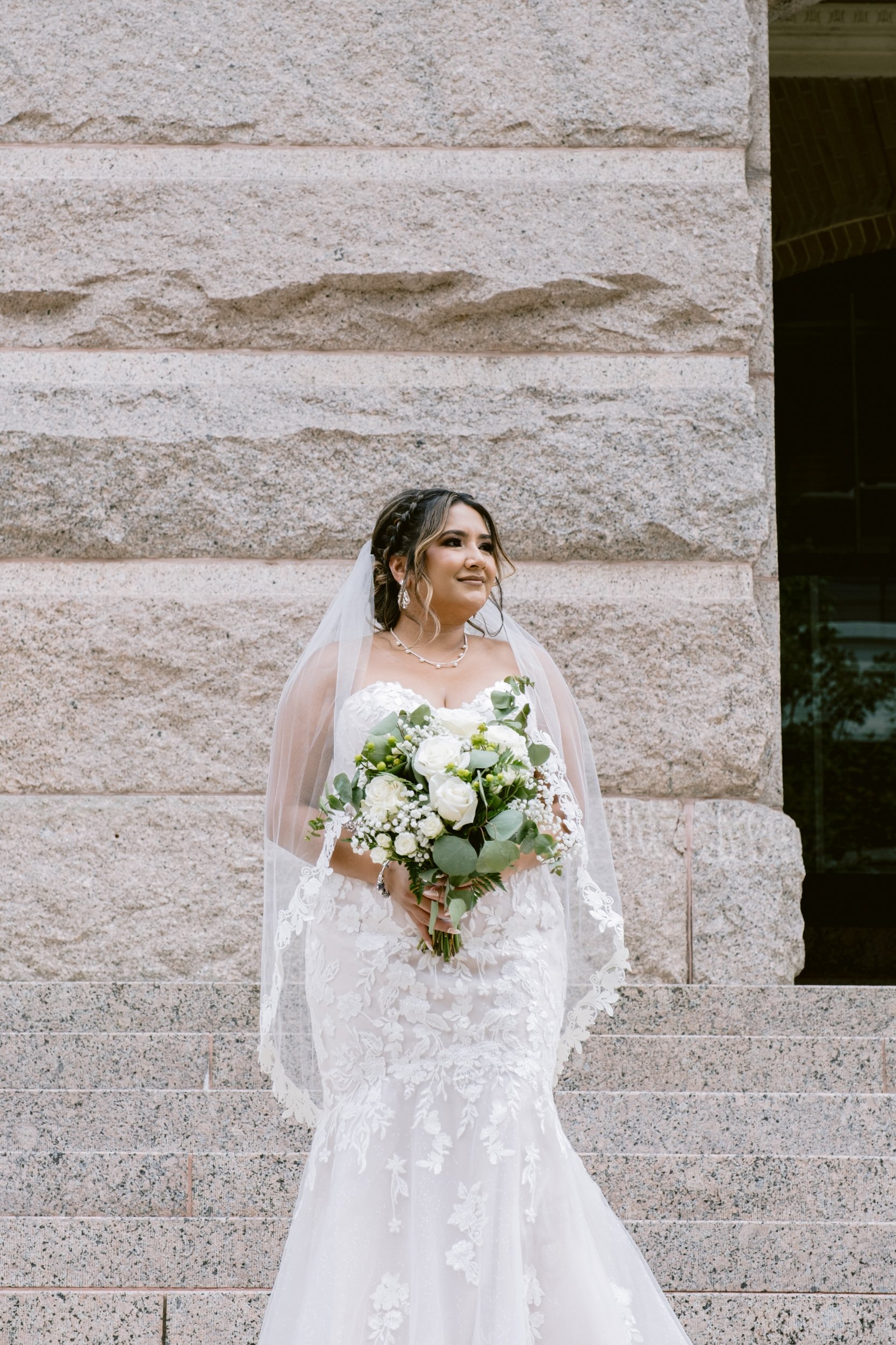Giverny-Houston-Wedding-Photographer-1910-Courthouse-Buffalo-Bayou-RhondaManuel_0022.jpg