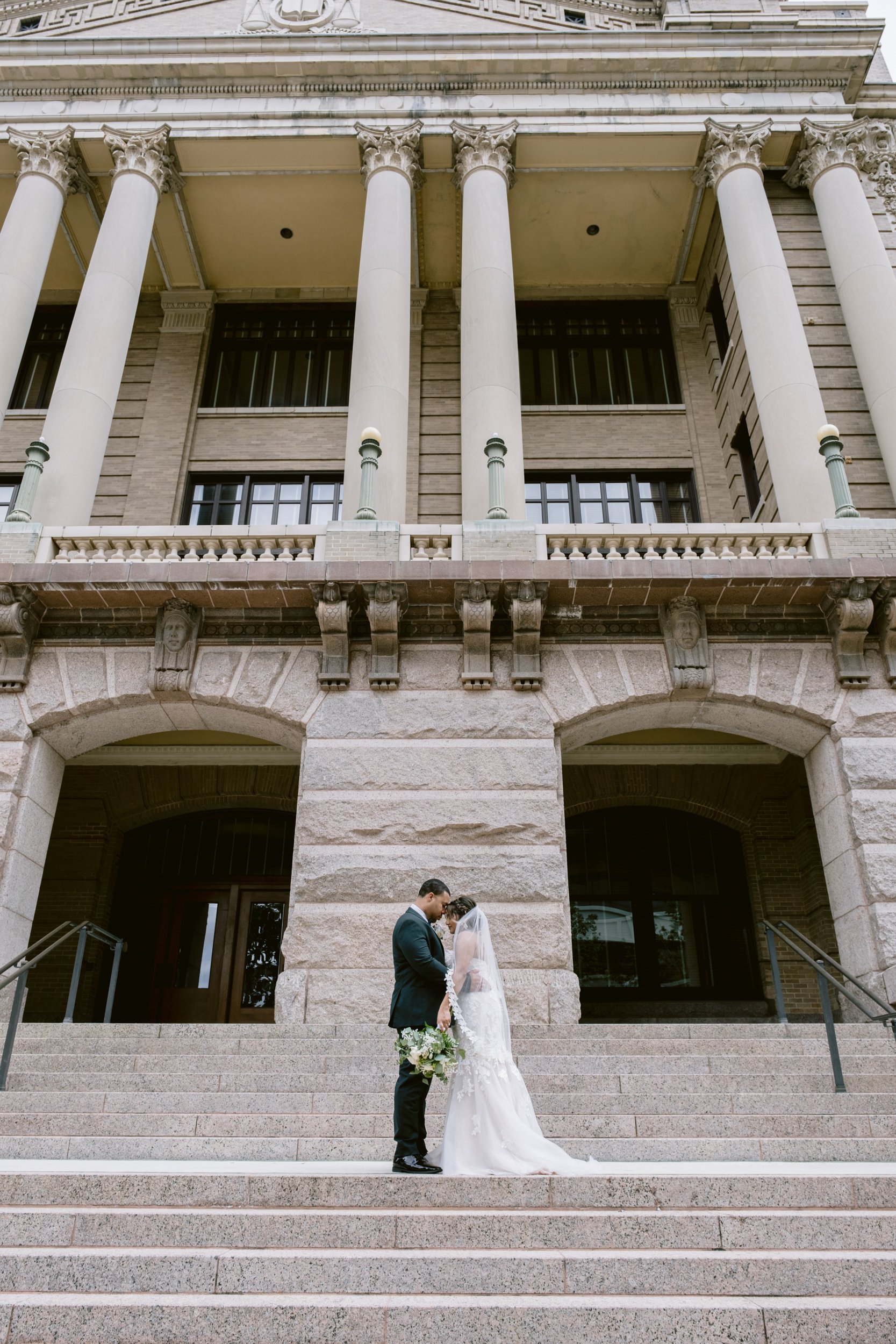 Giverny-Houston-Wedding-Photographer-1910-Courthouse-Buffalo-Bayou-RhondaManuel_0025.jpg
