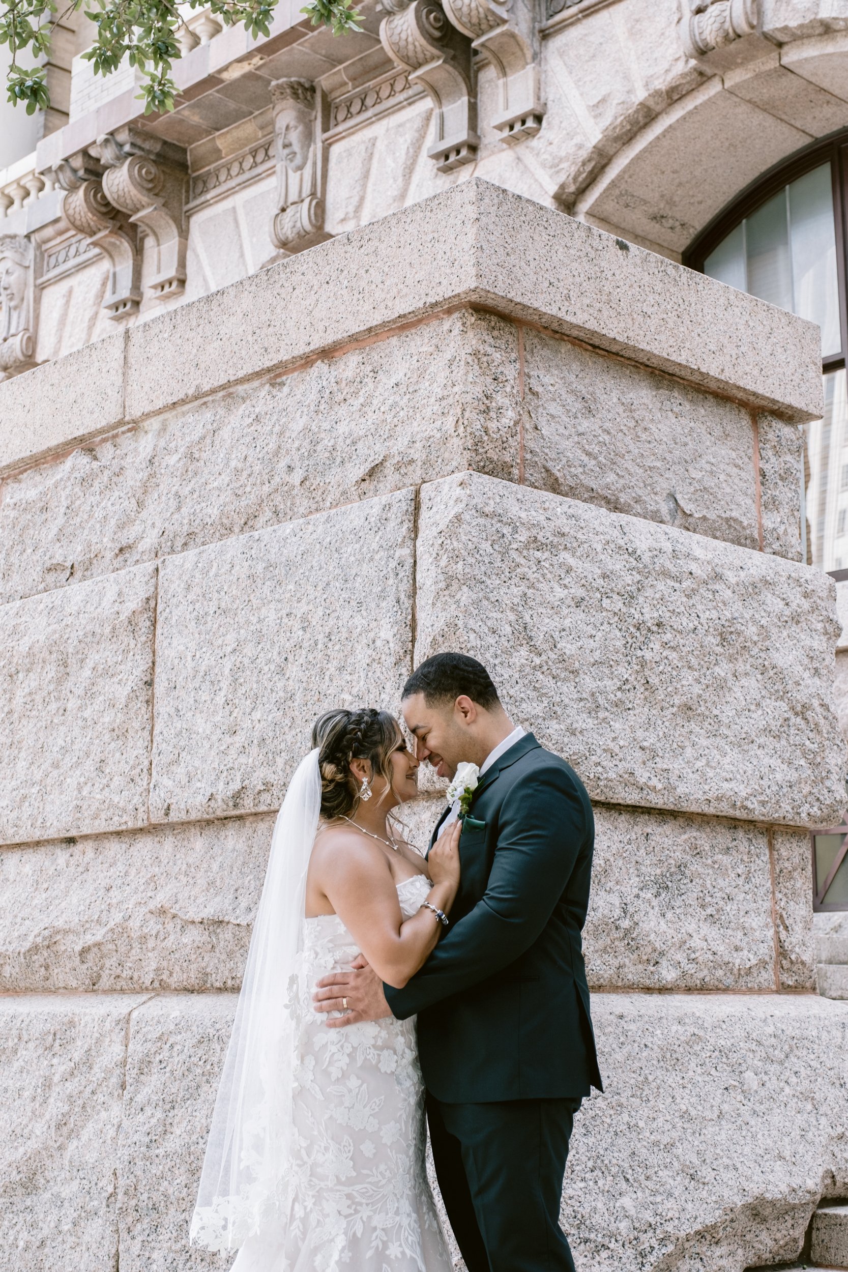 Giverny-Houston-Wedding-Photographer-1910-Courthouse-Buffalo-Bayou-RhondaManuel_0035.jpg