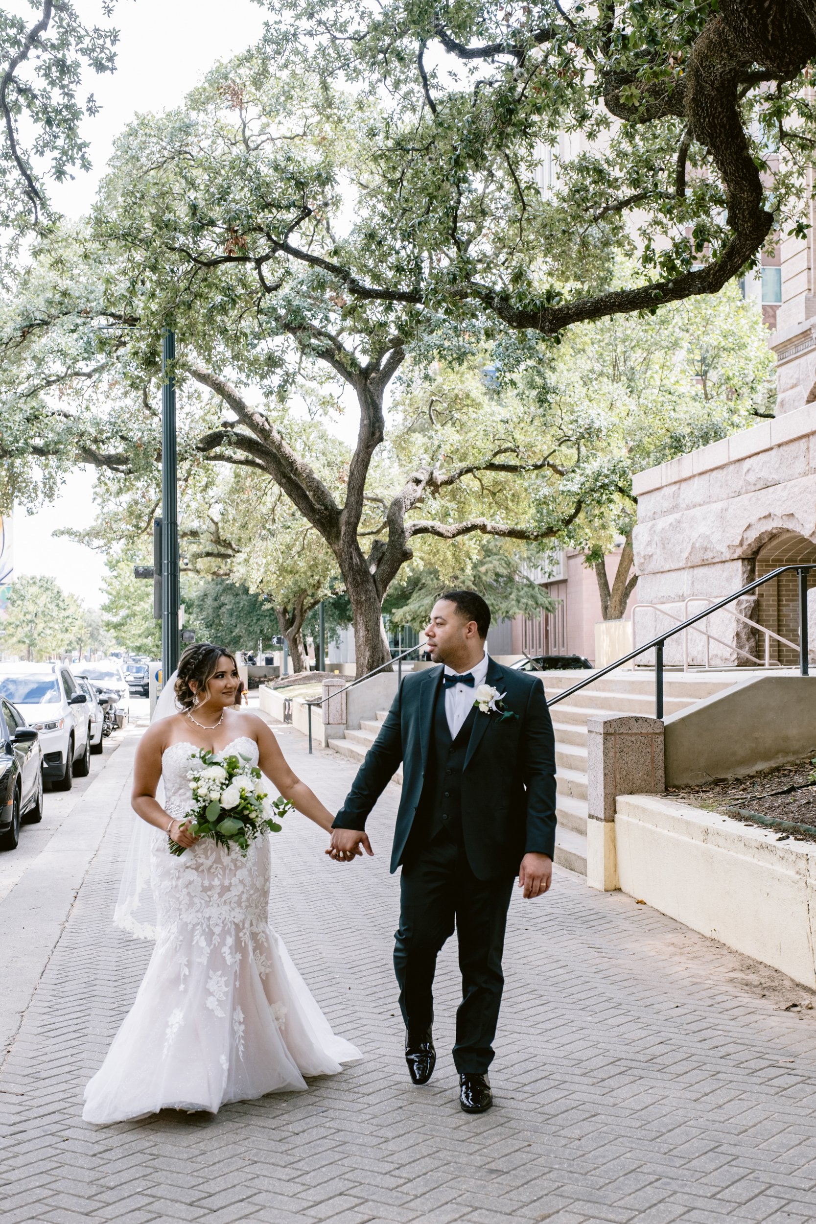 Giverny-Houston-Wedding-Photographer-1910-Courthouse-Buffalo-Bayou-RhondaManuel_0040.jpg