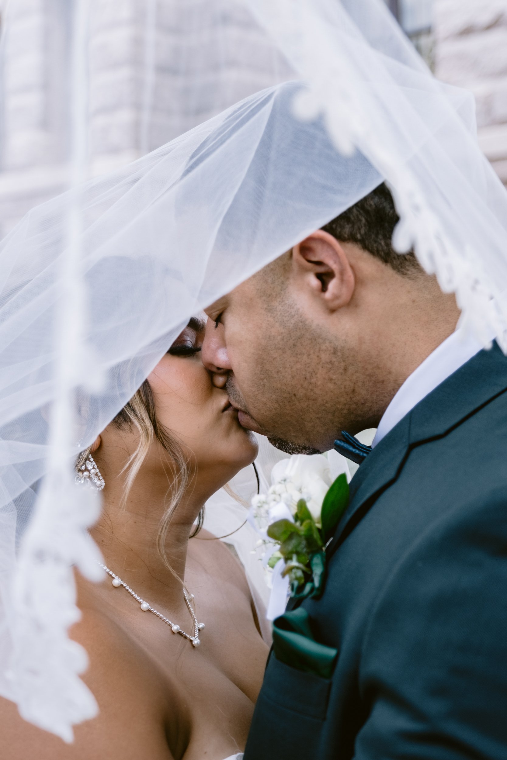 Giverny-Houston-Wedding-Photographer-1910-Courthouse-Buffalo-Bayou-RhondaManuel_0044.jpg