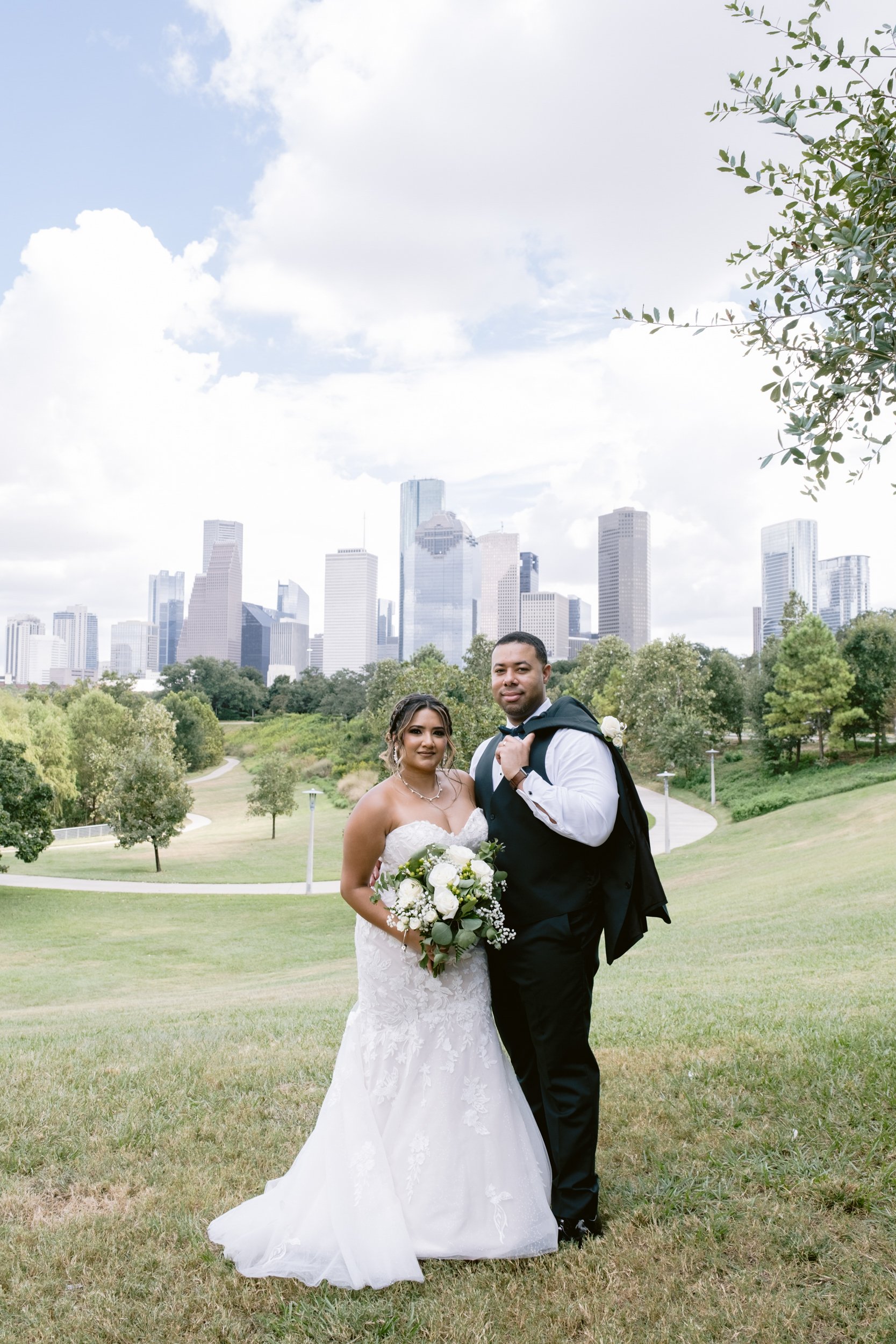 Giverny-Houston-Wedding-Photographer-1910-Courthouse-Buffalo-Bayou-RhondaManuel_0045.jpg