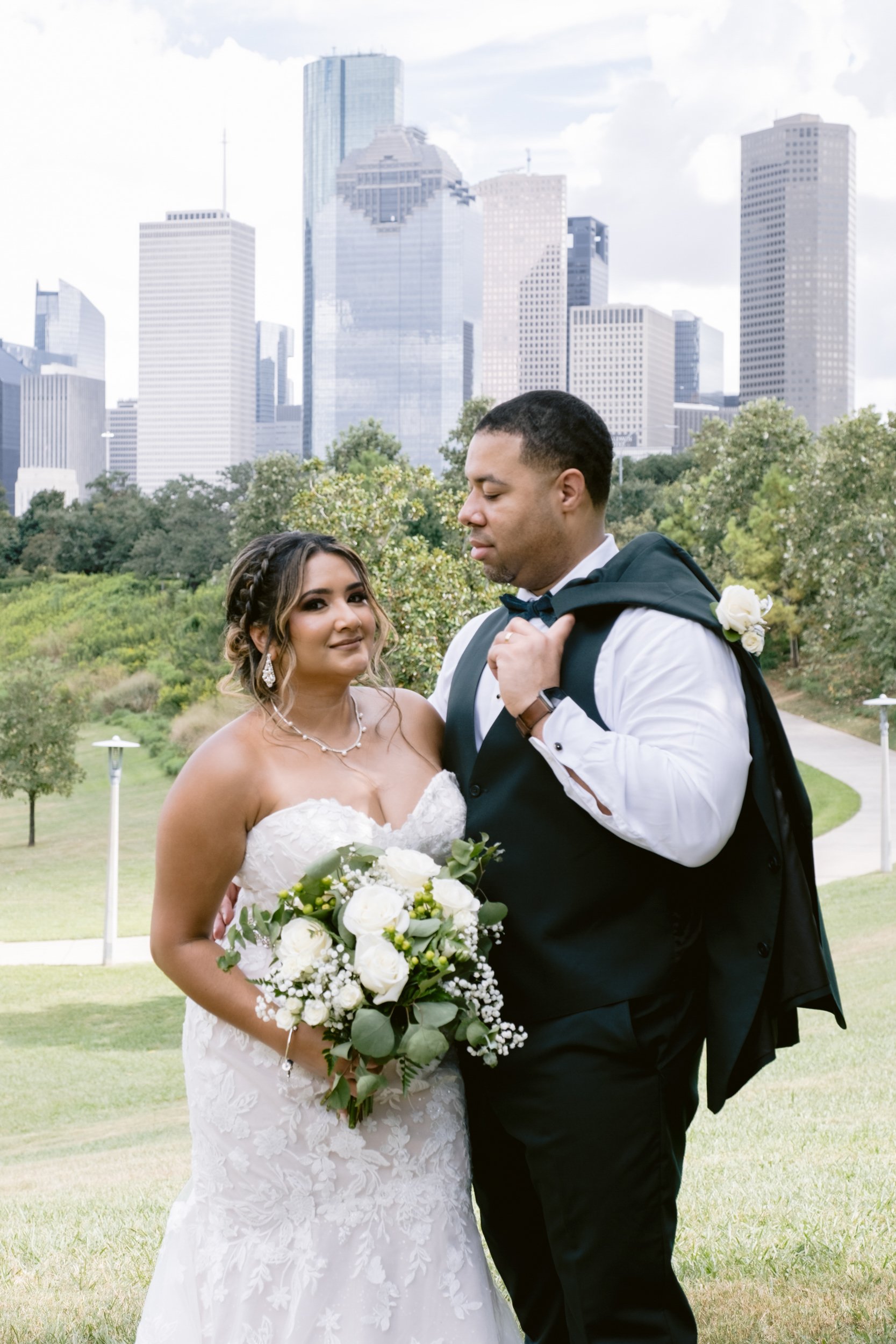 Giverny-Houston-Wedding-Photographer-1910-Courthouse-Buffalo-Bayou-RhondaManuel_0046.jpg