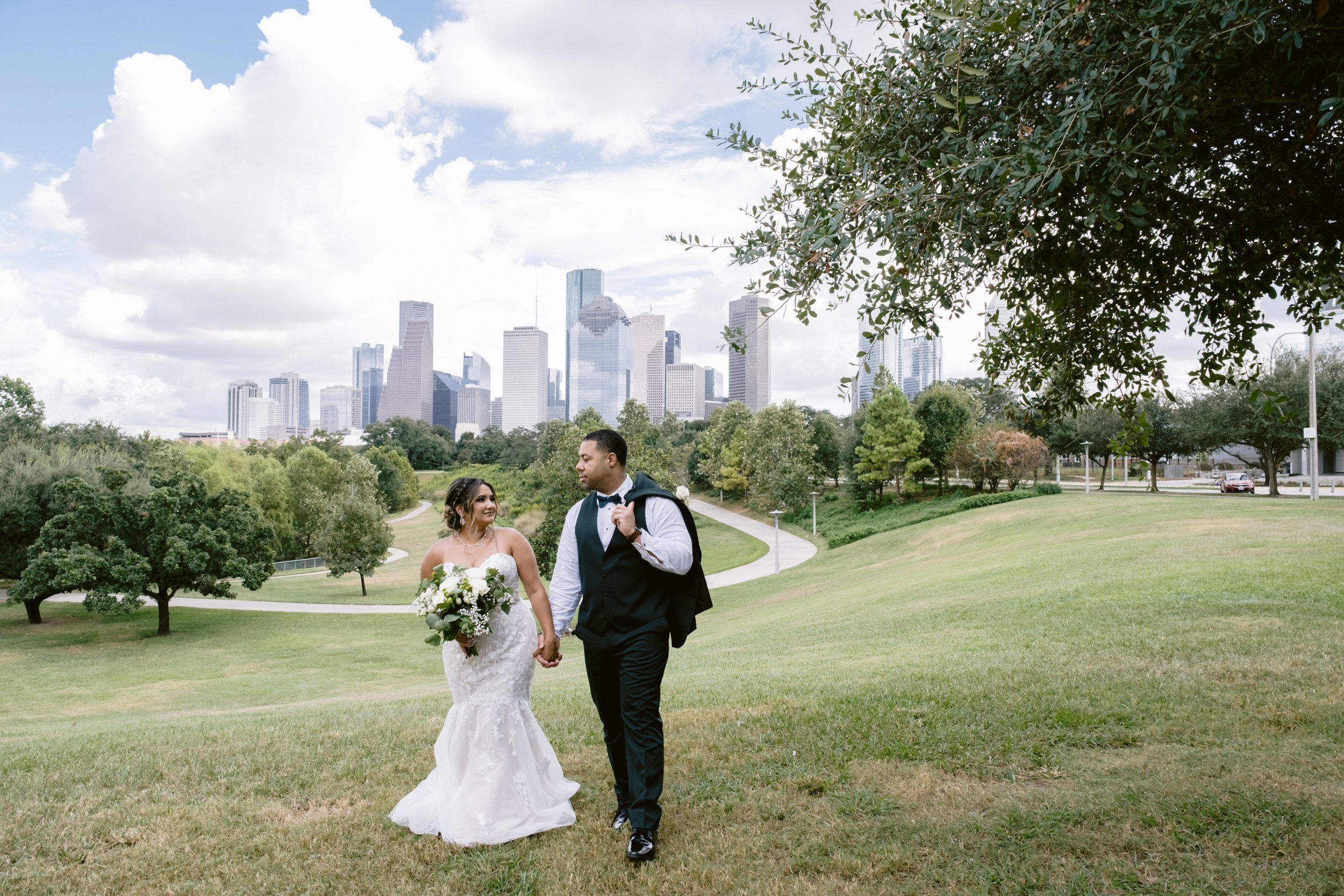 Giverny-Houston-Wedding-Photographer-1910-Courthouse-Buffalo-Bayou-RhondaManuel_0048.jpg