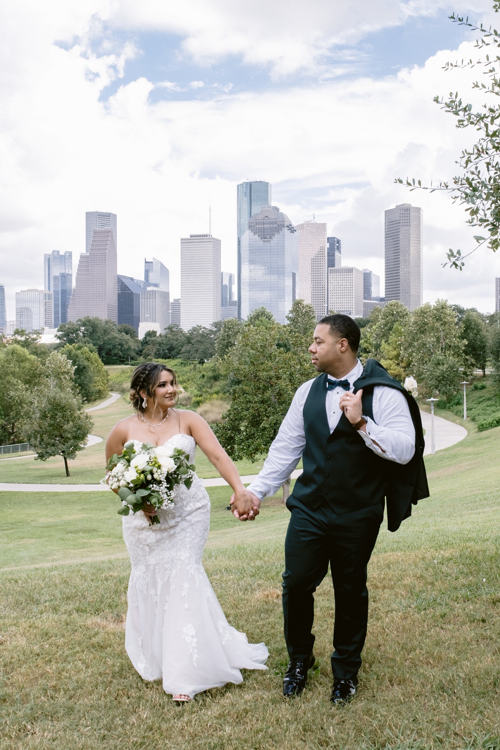 Giverny-Houston-Wedding-Photographer-1910-Courthouse-Buffalo-Bayou-RhondaManuel_0049.jpg