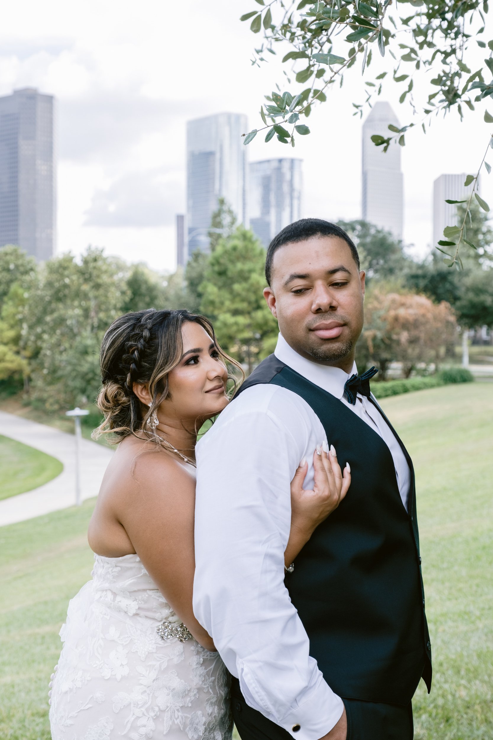 Giverny-Houston-Wedding-Photographer-1910-Courthouse-Buffalo-Bayou-RhondaManuel_0051.jpg