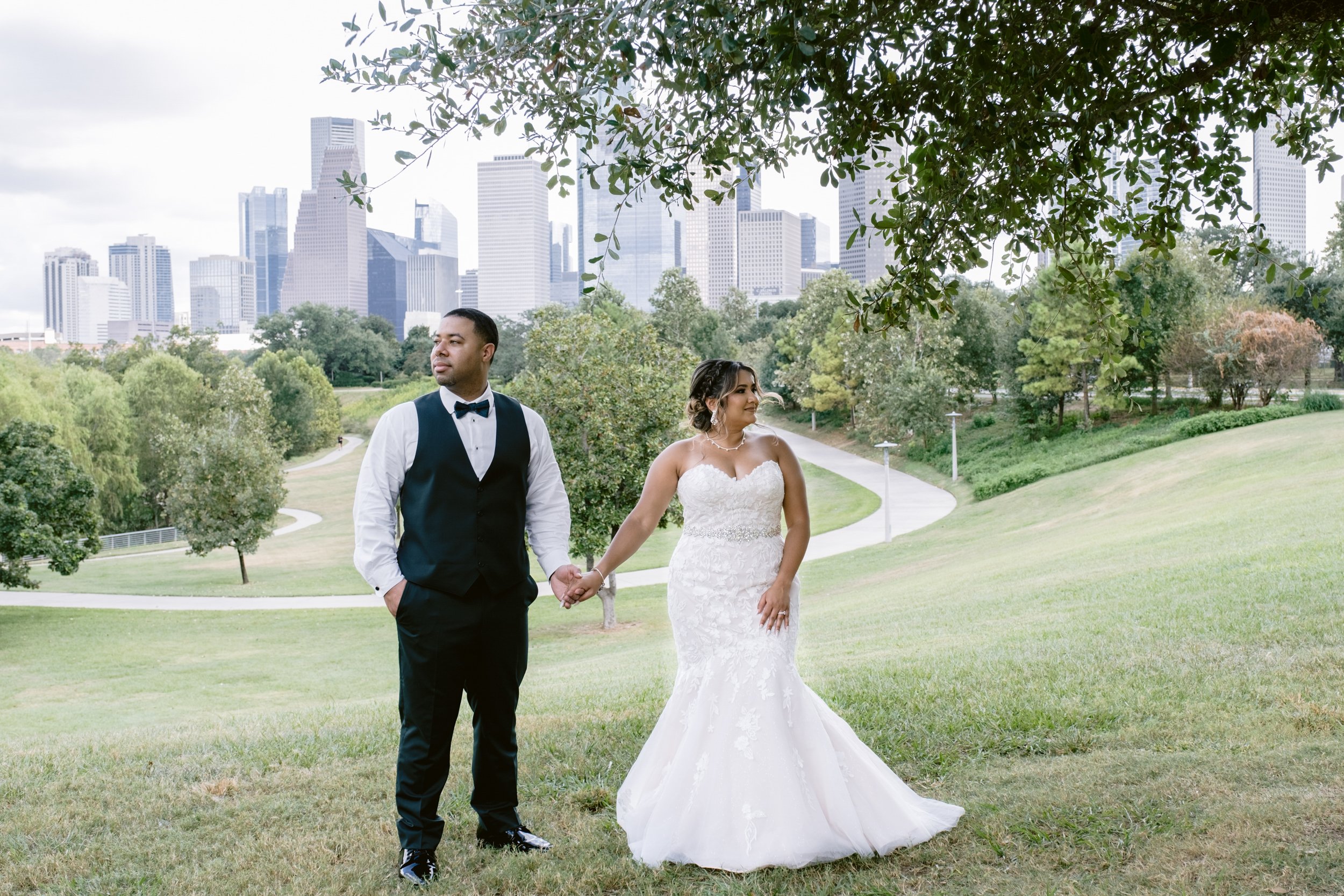 Giverny-Houston-Wedding-Photographer-1910-Courthouse-Buffalo-Bayou-RhondaManuel_0053.jpg
