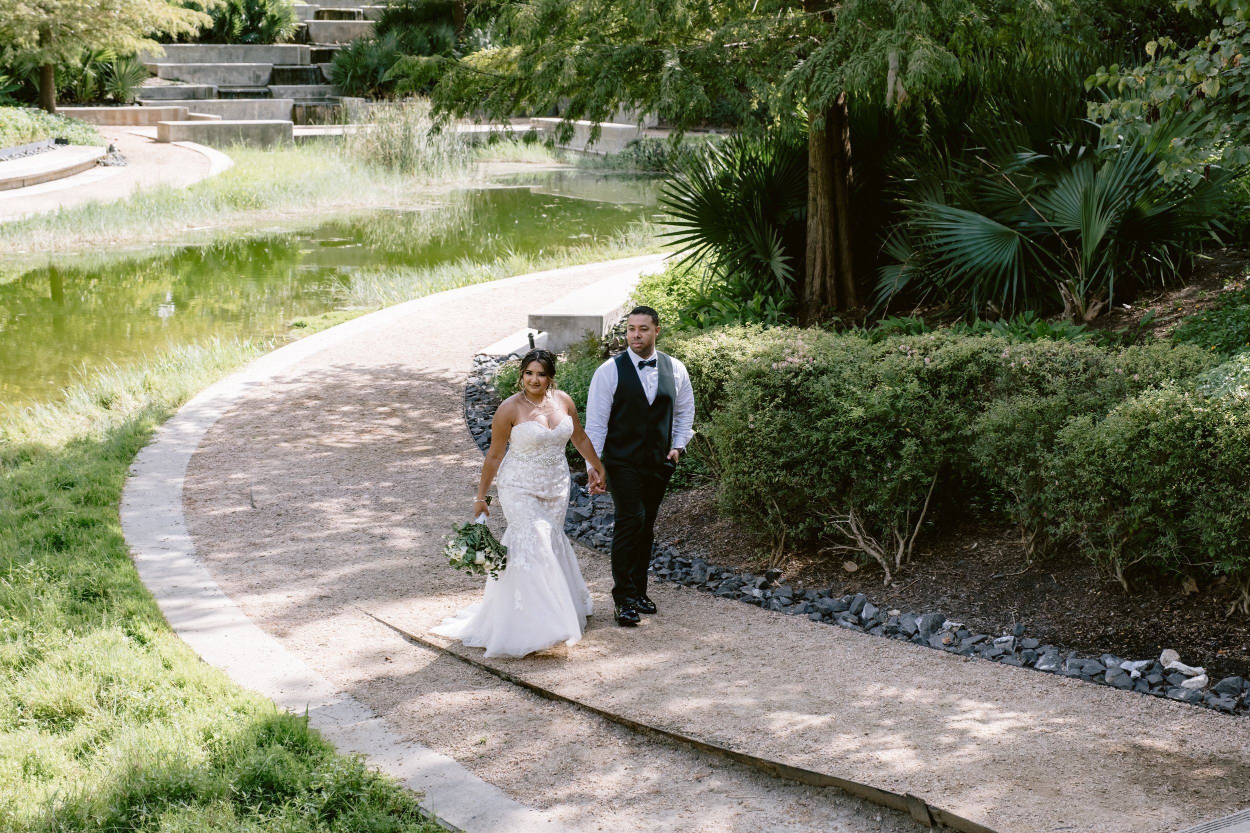 Giverny-Houston-Wedding-Photographer-1910-Courthouse-Buffalo-Bayou-RhondaManuel_0067.jpg
