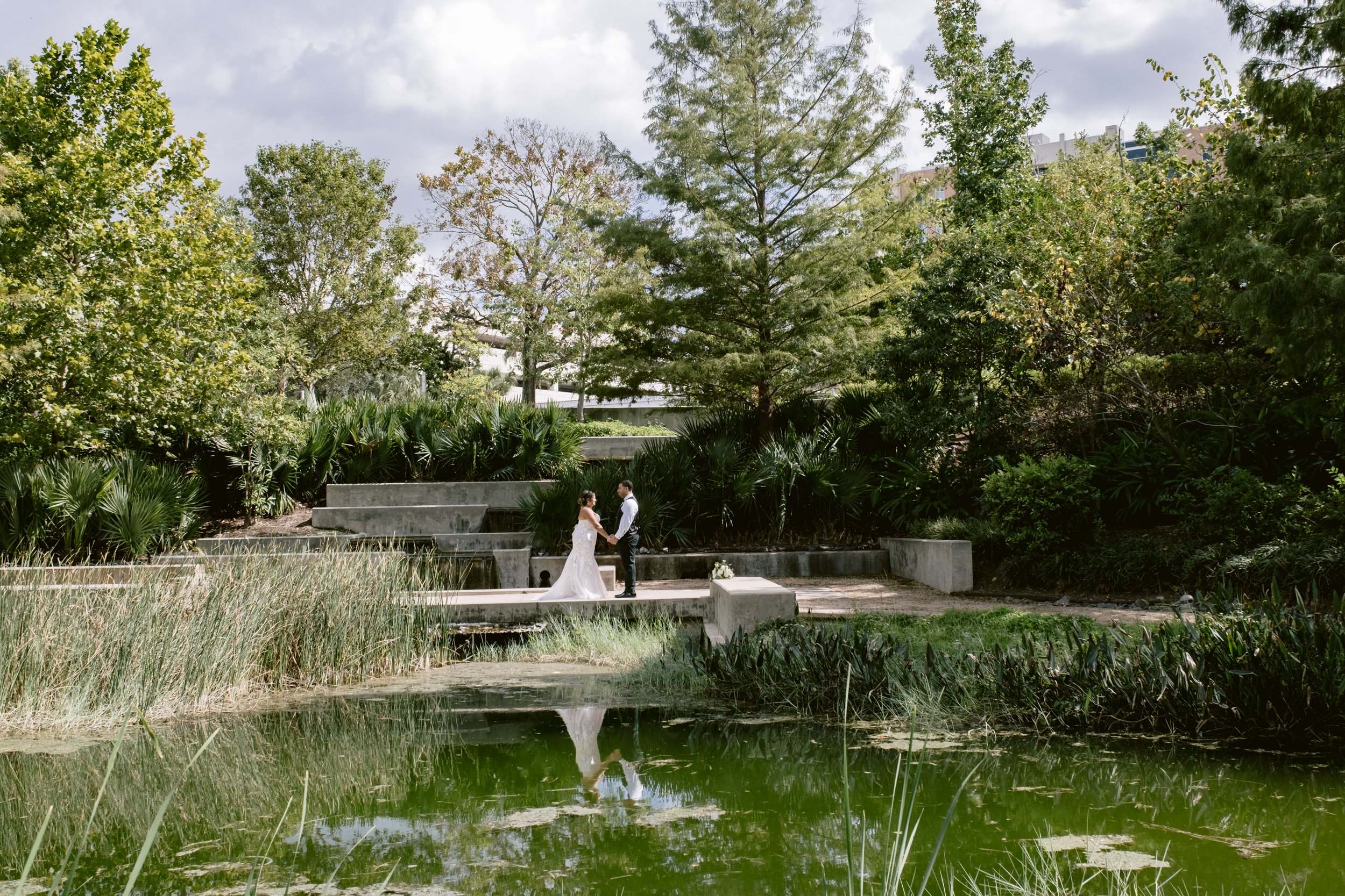 Giverny-Houston-Wedding-Photographer-1910-Courthouse-Buffalo-Bayou-RhondaManuel_0068.jpg