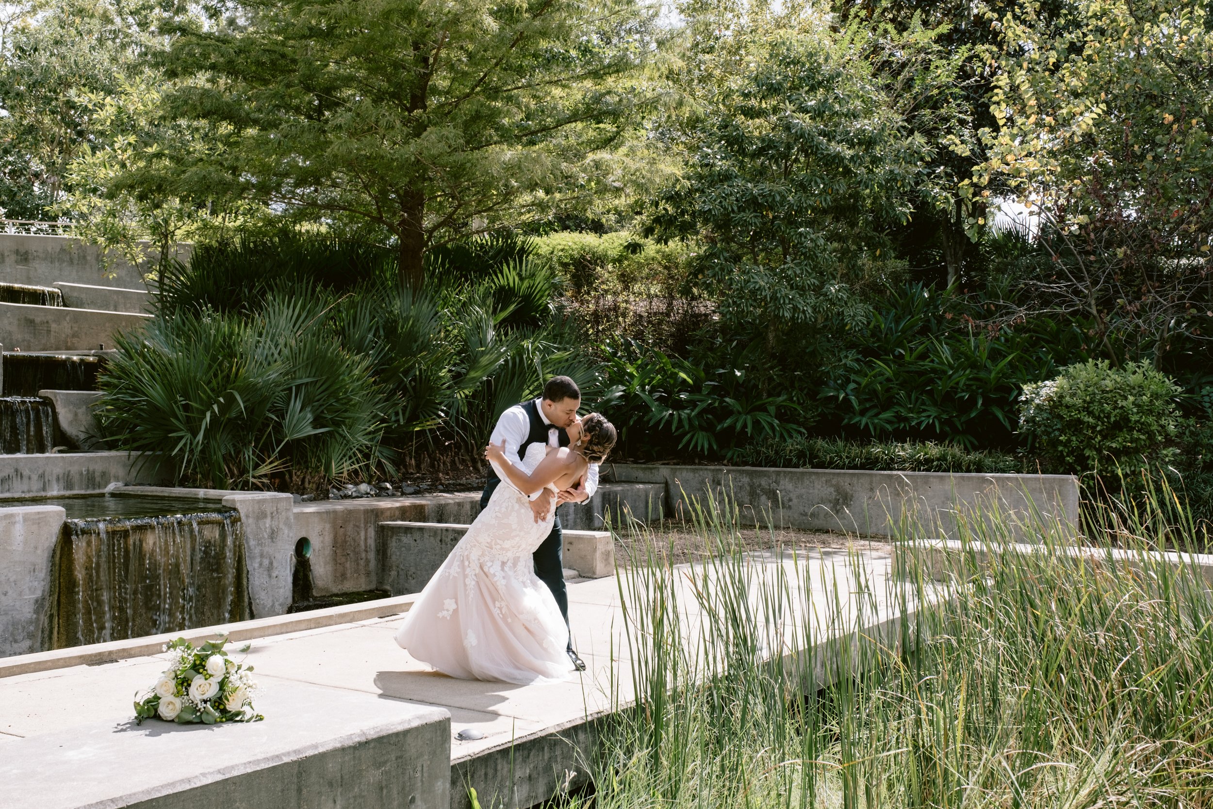Giverny-Houston-Wedding-Photographer-1910-Courthouse-Buffalo-Bayou-RhondaManuel_0071.jpg