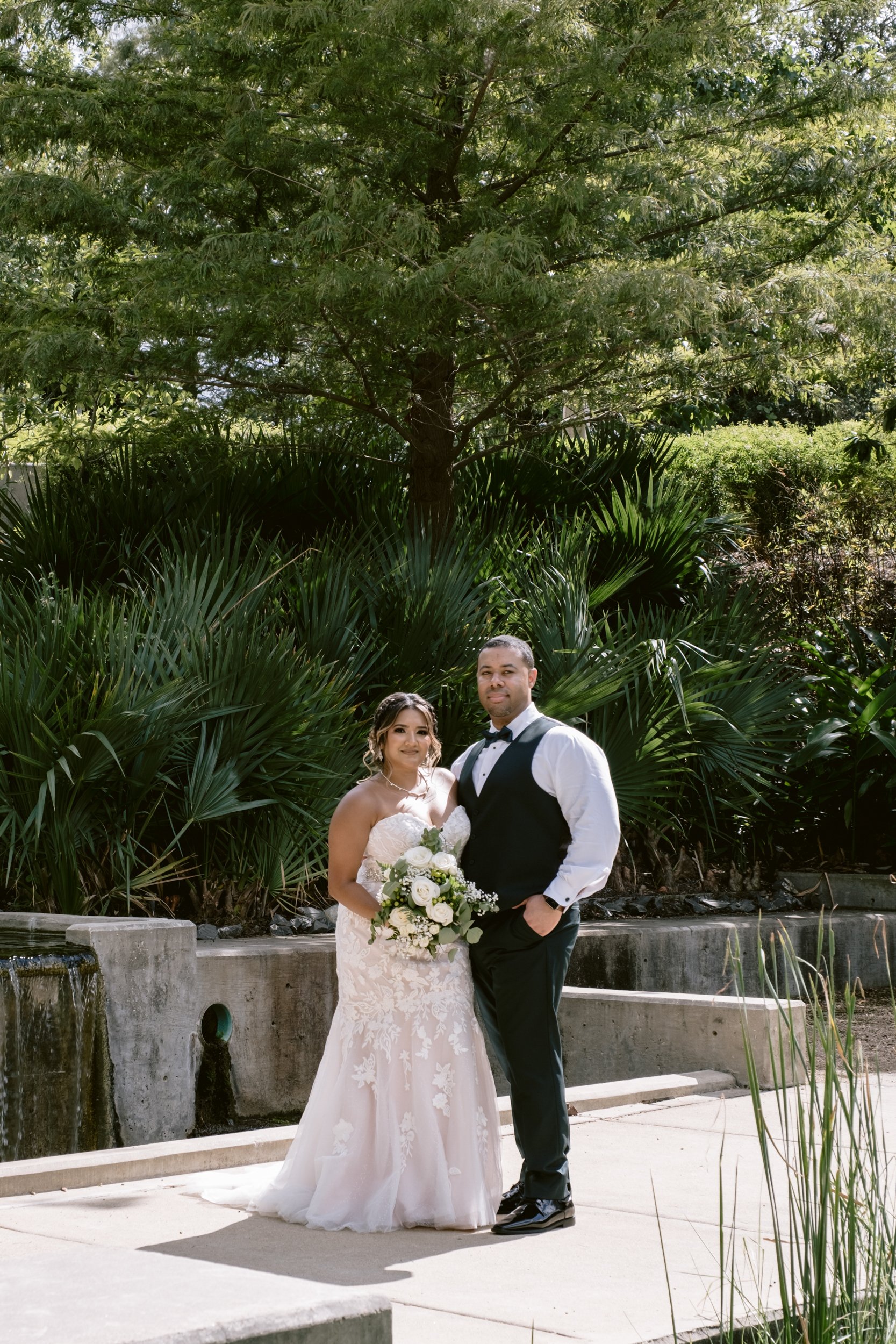 Giverny-Houston-Wedding-Photographer-1910-Courthouse-Buffalo-Bayou-RhondaManuel_0073.jpg