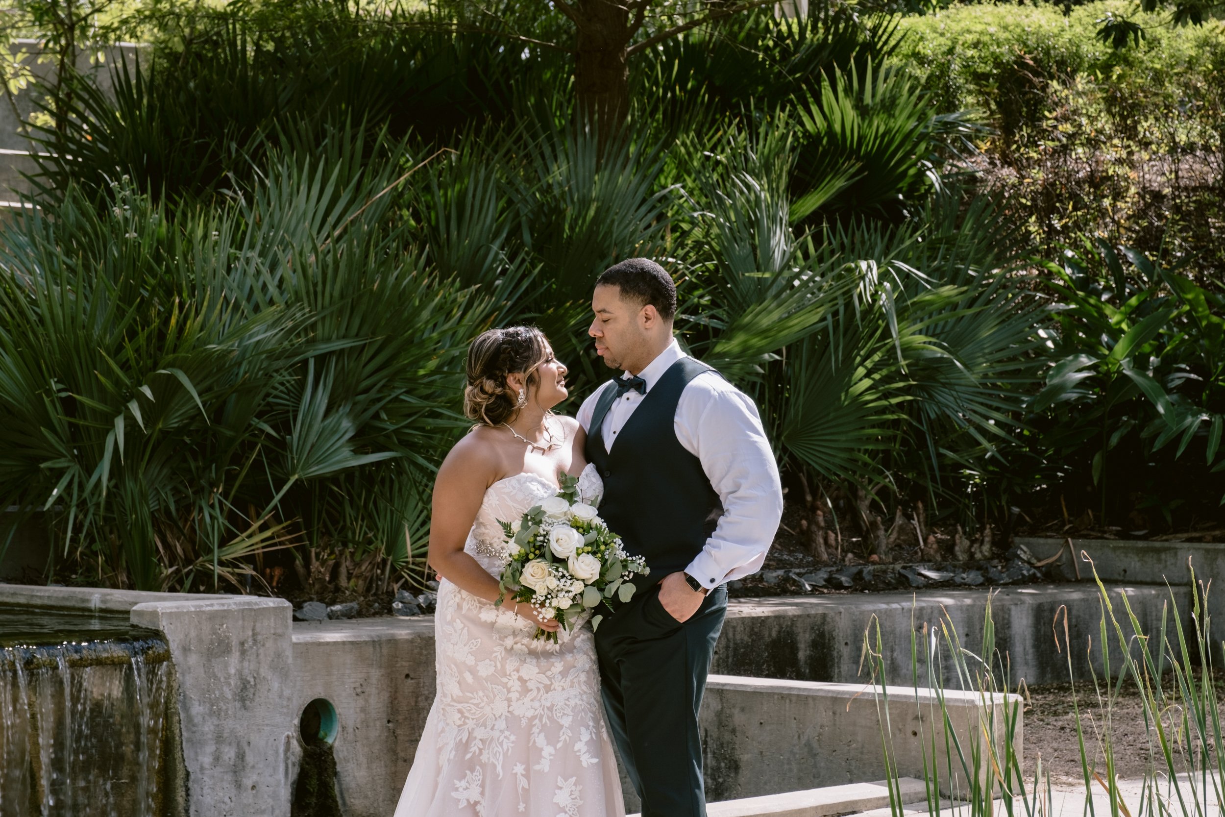 Giverny-Houston-Wedding-Photographer-1910-Courthouse-Buffalo-Bayou-RhondaManuel_0074.jpg