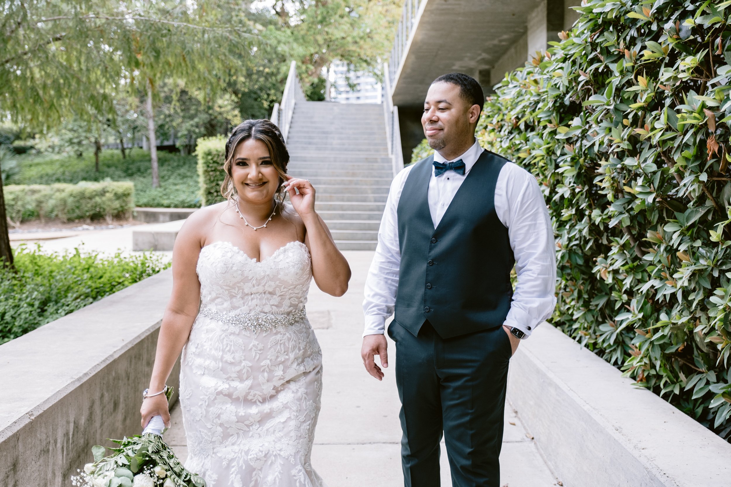 Giverny-Houston-Wedding-Photographer-1910-Courthouse-Buffalo-Bayou-RhondaManuel_0081.jpg