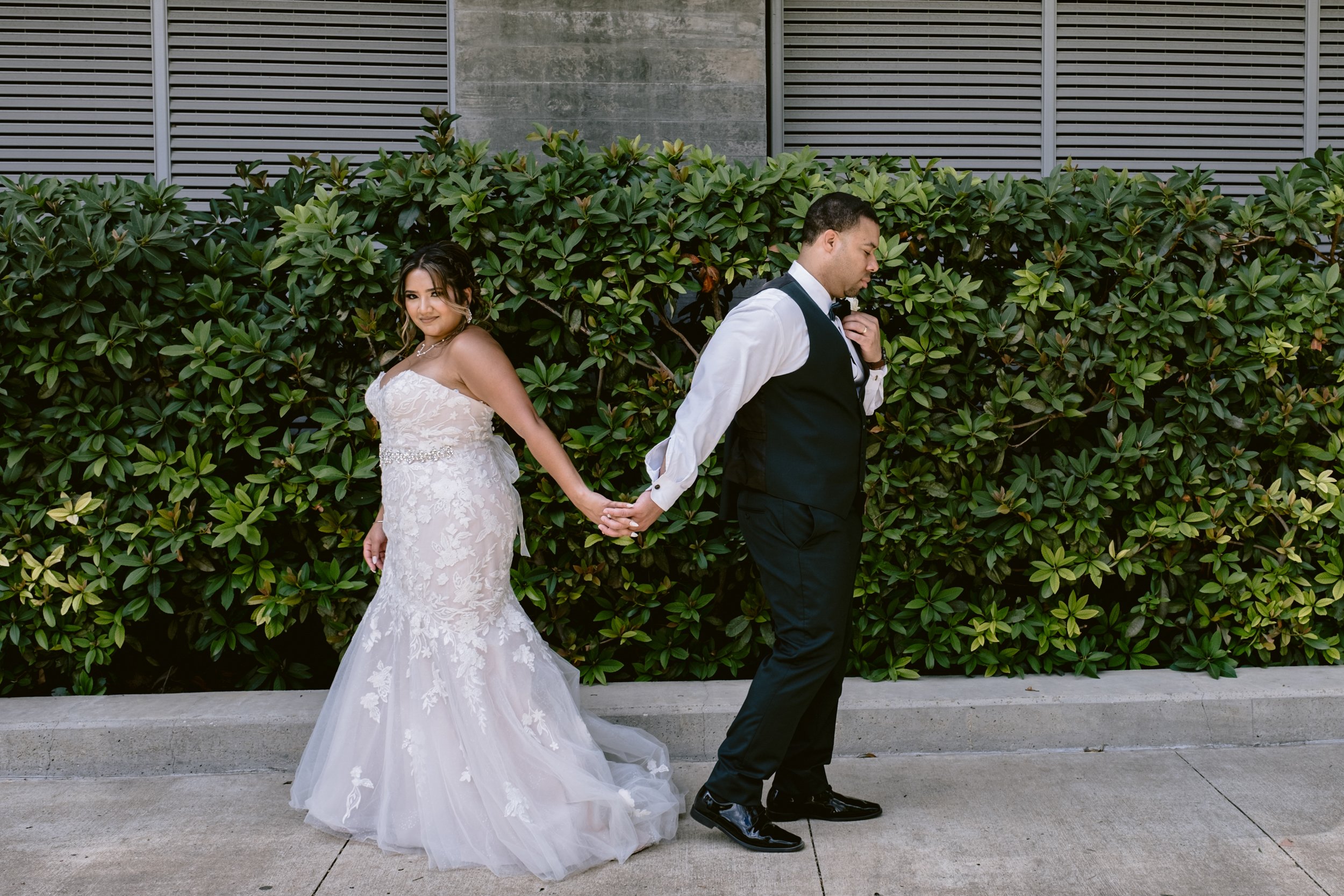 Giverny-Houston-Wedding-Photographer-1910-Courthouse-Buffalo-Bayou-RhondaManuel_0082.jpg