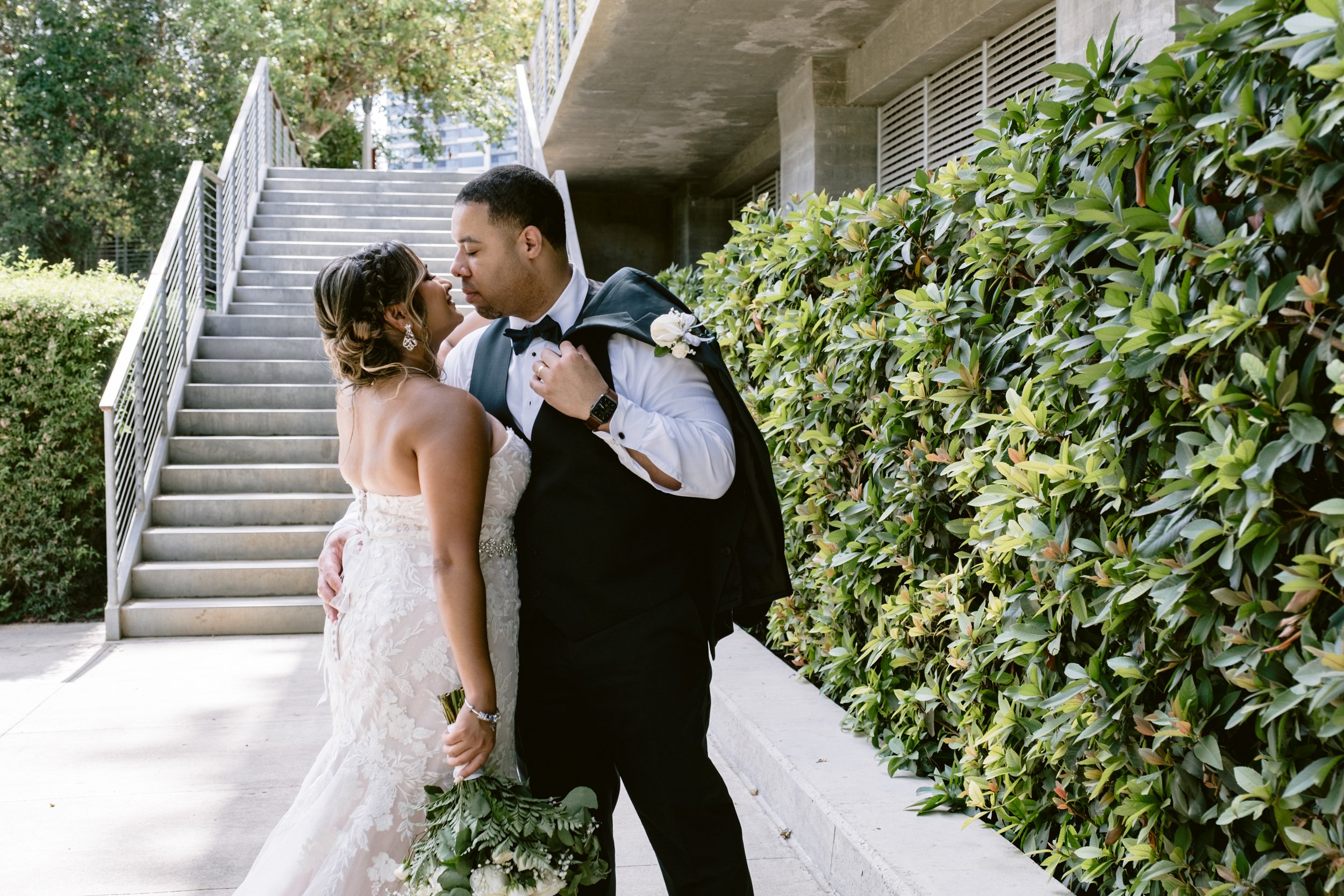 Giverny-Houston-Wedding-Photographer-1910-Courthouse-Buffalo-Bayou-RhondaManuel_0085.jpg