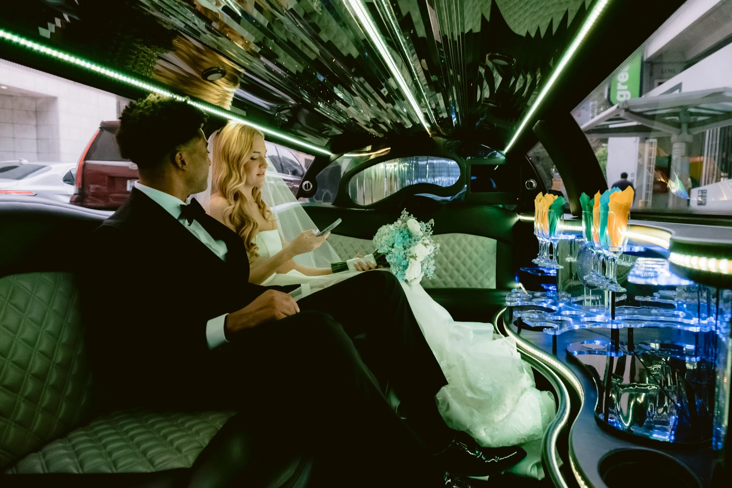Giverny-Houston-Wedding-Photographer-B-Strato-550-Downtown-ElizabethTaylor_0003.jpg