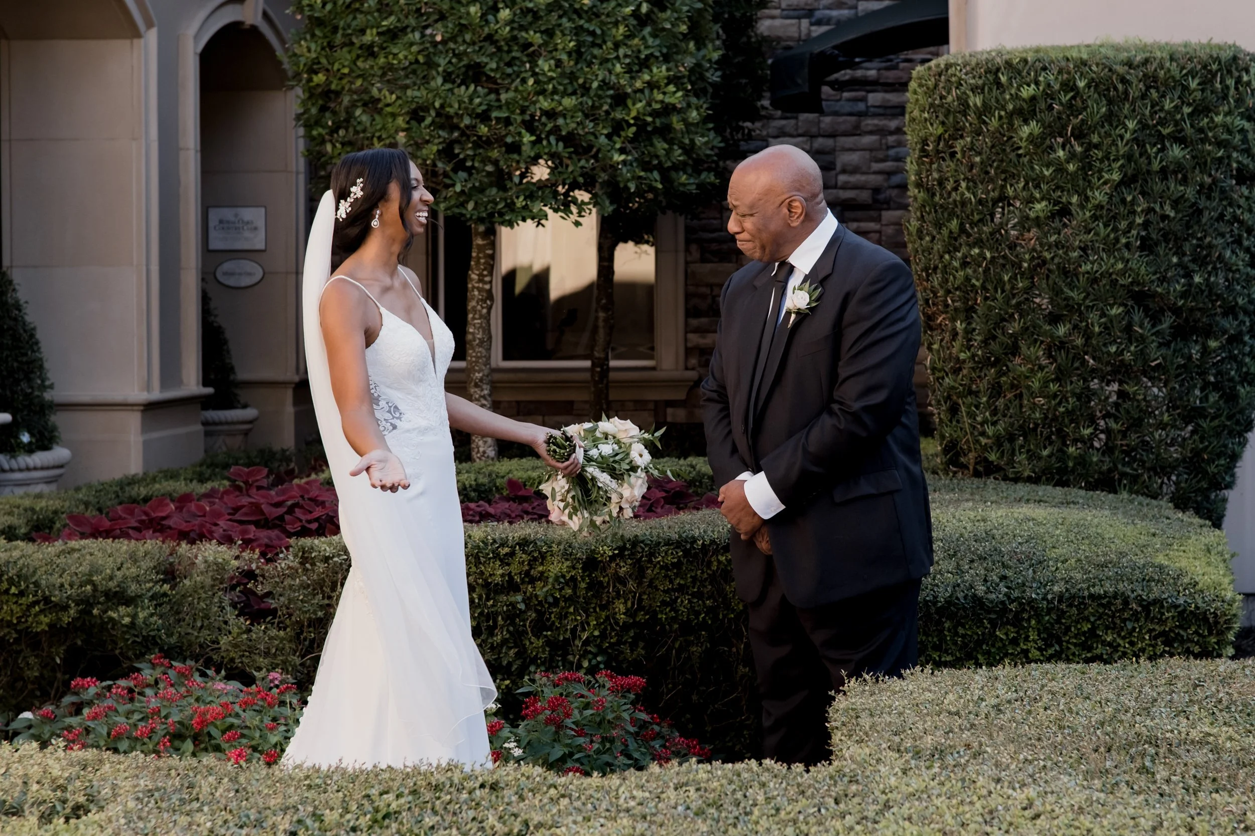 Giverny-Houston-Wedding-Photographer-Royal-Oaks-Country-Club-LaurelWill_0028.jpg