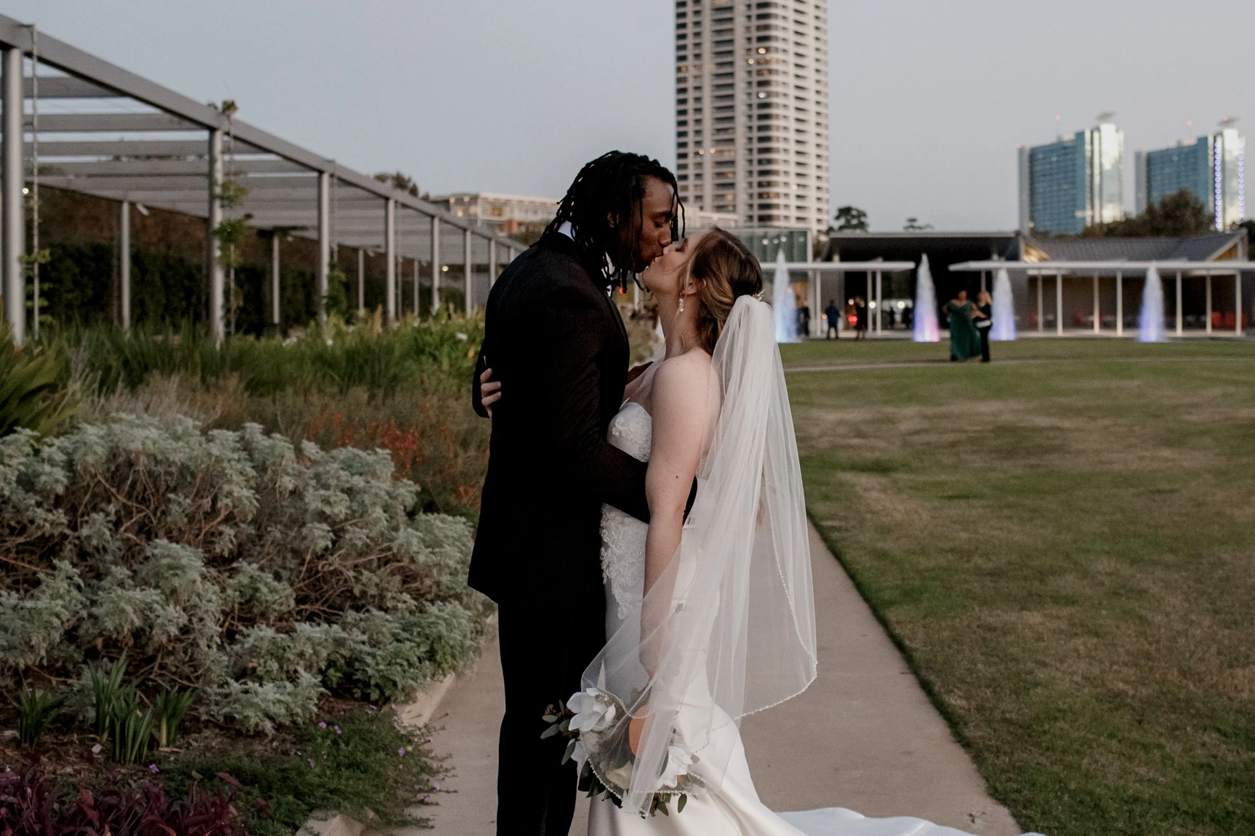 Giverny-Houston-Wedding-Photographer-McGovern-Centennial-Gardens-HollyEthan_0181.jpg