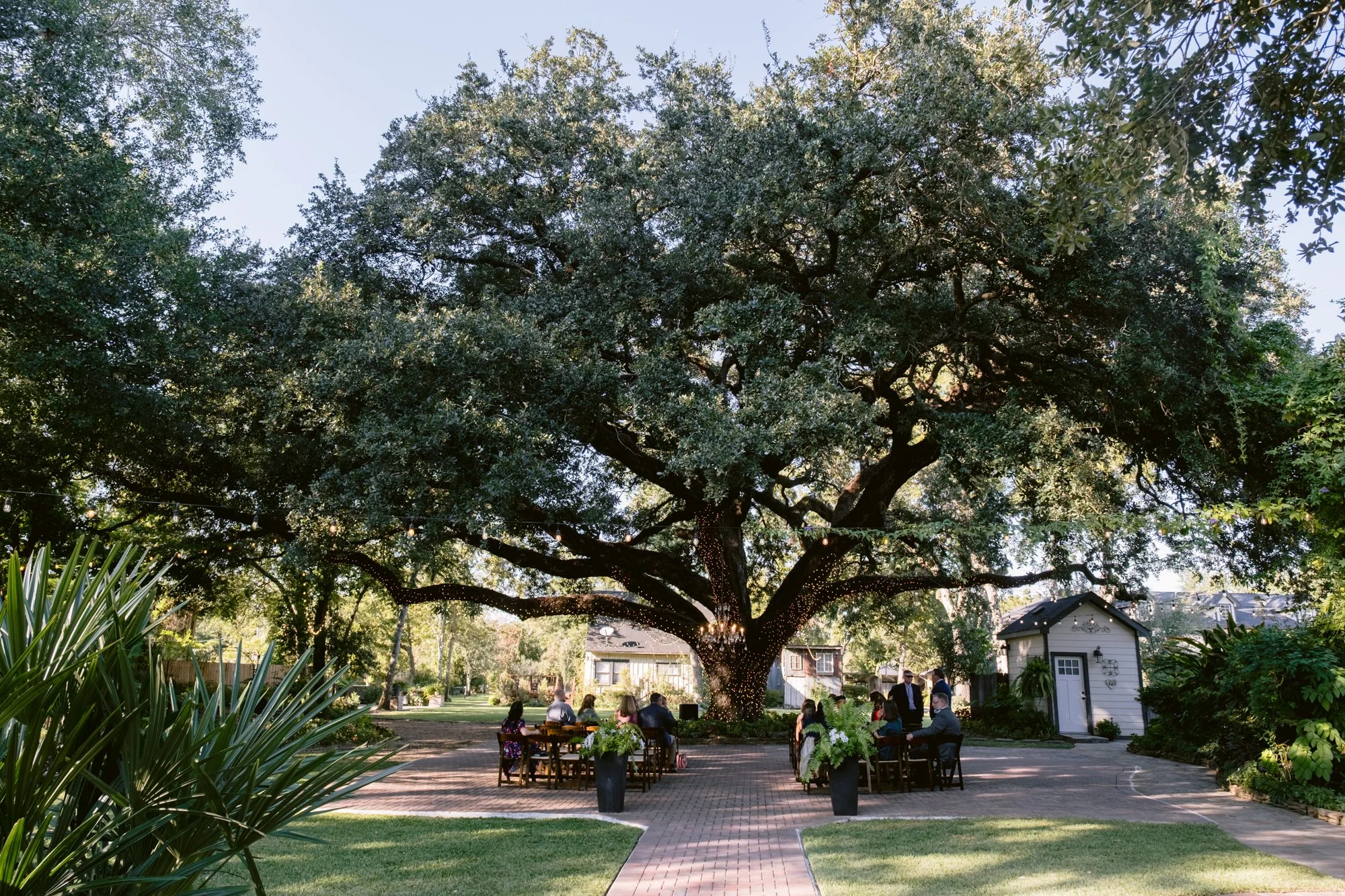 Giverny-LGBTQ-Wedding-Oak-Tree-Manor-BrittanyAmanda_0028.jpg