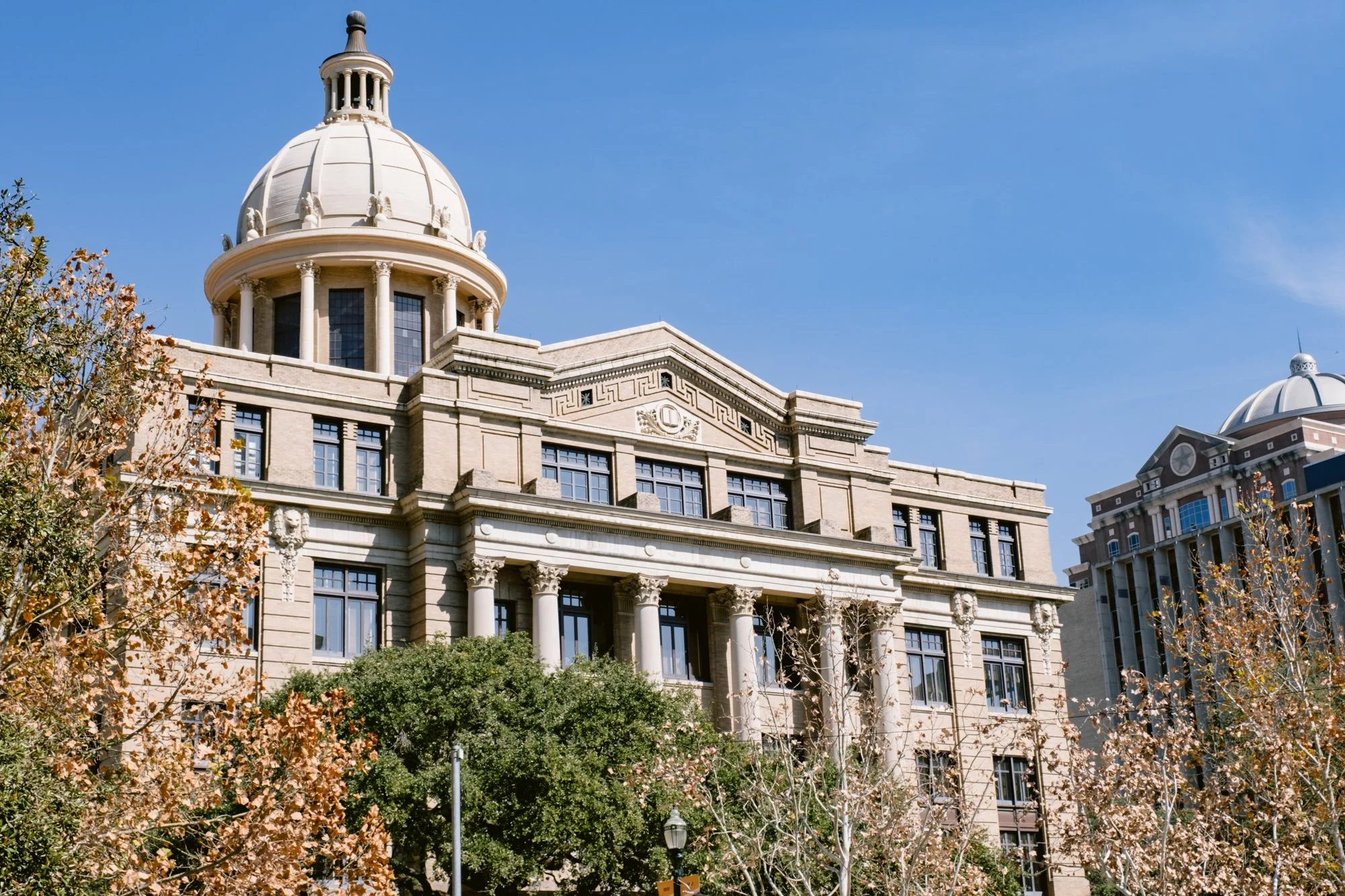 Giverny_Wedding_Houston_1910_Historic_Courthouse_Elopement_AT_0001.jpg