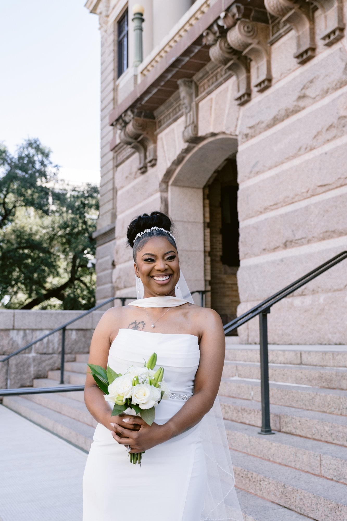 Giverny_Wedding_Houston_1910_Historic_Courthouse_Elopement_AT_0012.jpg