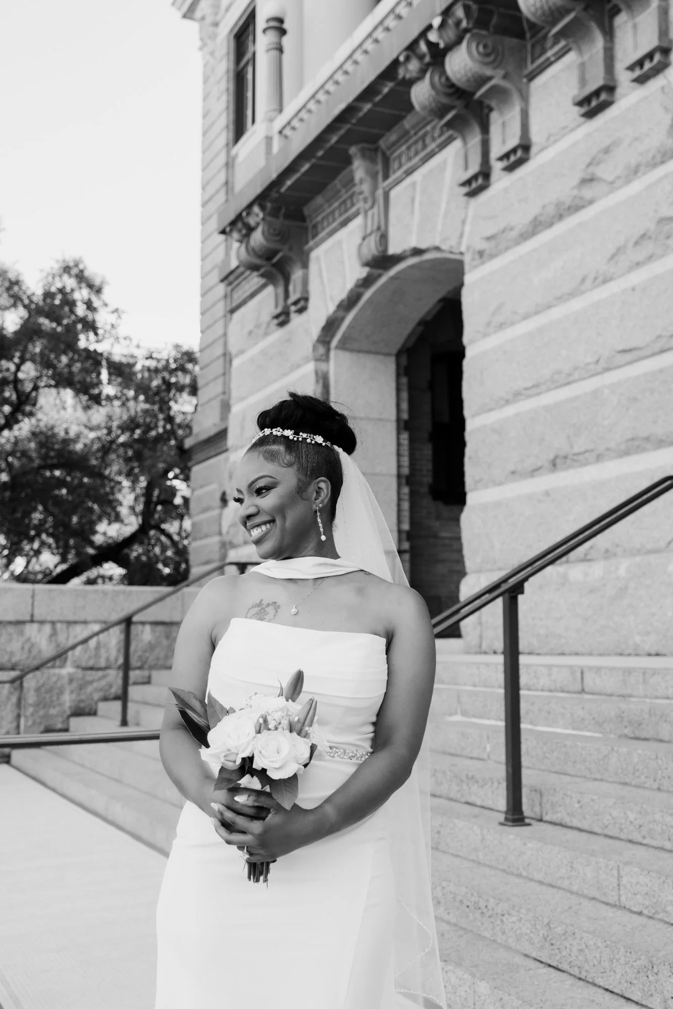 Giverny_Wedding_Houston_1910_Historic_Courthouse_Elopement_AT_0013.jpg