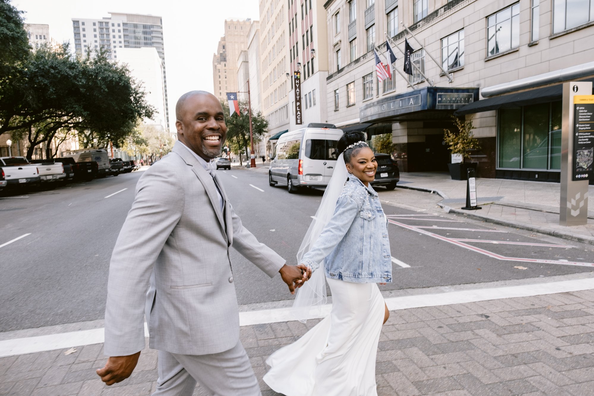Giverny_Wedding_Houston_1910_Historic_Courthouse_Elopement_AT_0074.jpg