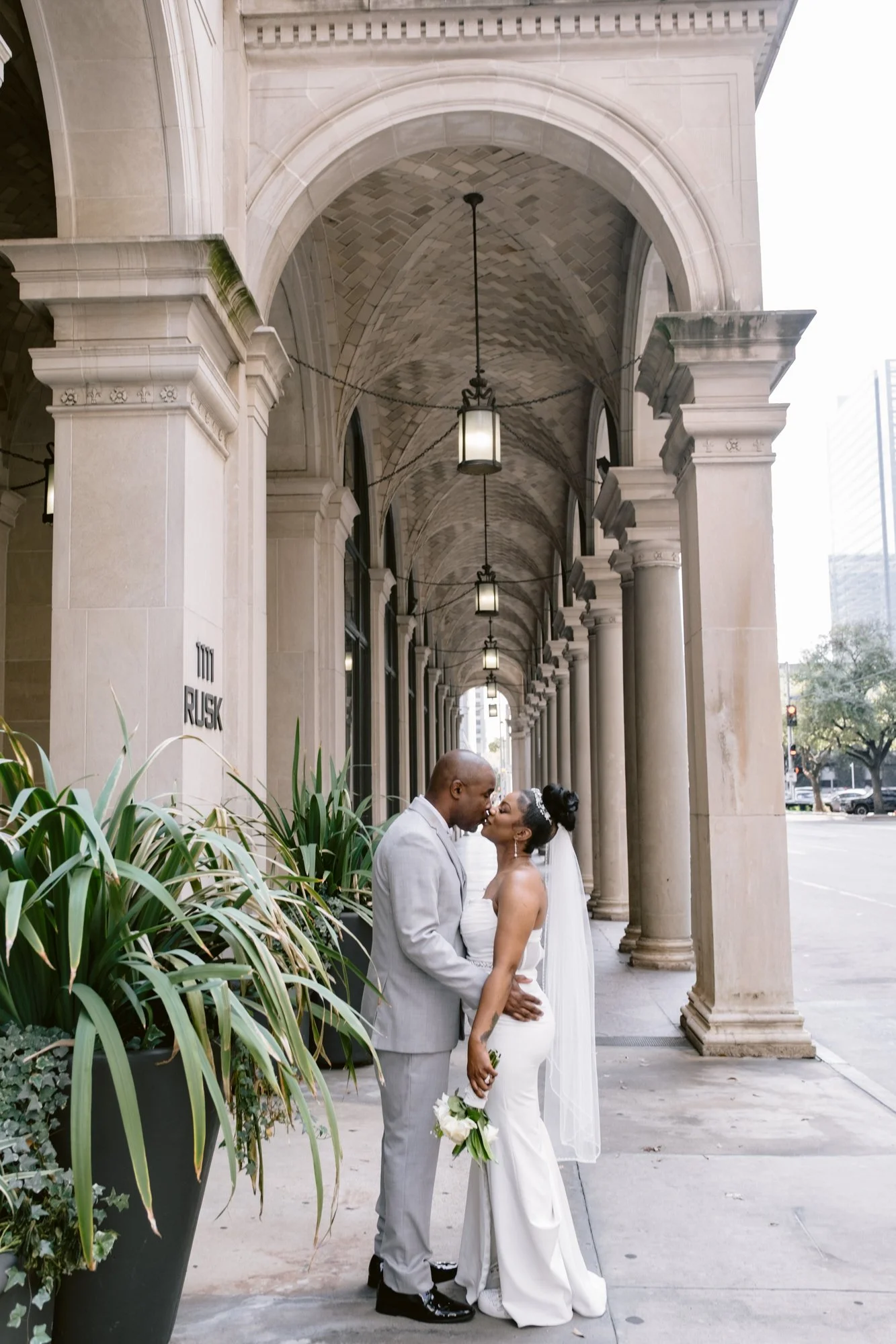 Giverny_Wedding_Houston_1910_Historic_Courthouse_Elopement_AT_0100.jpg
