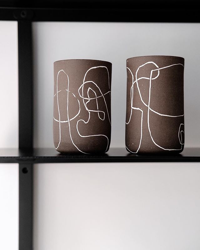 Each @workadayhandmade line cup is thrown on the wheel. Once the cups are leather-hard, the continuous white line is carved by the artist and then filled in with white slip - a technique called Mishima, dating back to 16th century Korea. Shop these o