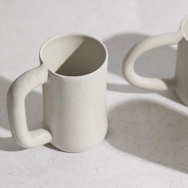 Don&rsquo;t know about you, but we are awake just looking at these mugs ⚪️◽️
#ceramic #mug #madeinnyc #workadayhandmade