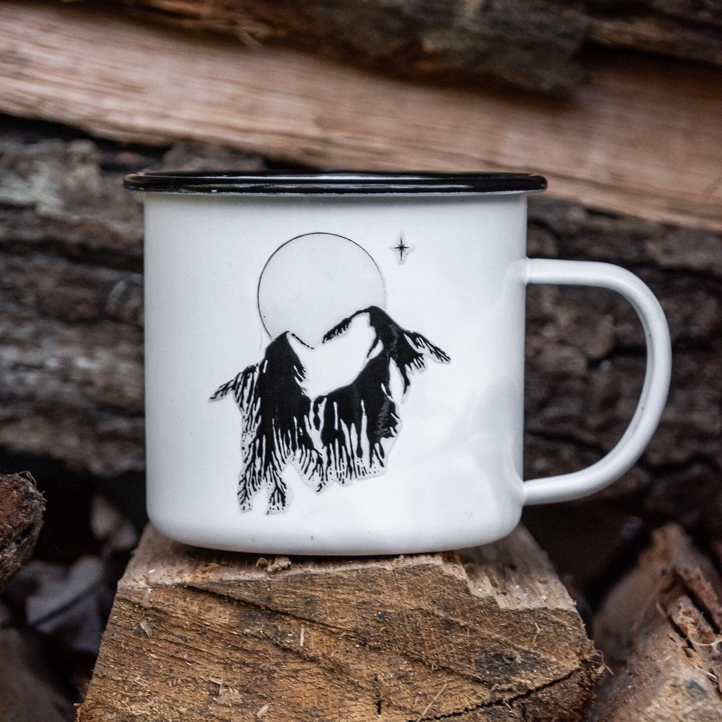 NEW Mountain Mugs! Available for Pre-Order in three colors: swipe to see and tap to shop! ⛰💫
.
Local pickup is available for my North Georgia neighbors! (See listing for more info.)
.
#blackandwhiteart #highcontrast #blackwork #simplycooldesign #vis