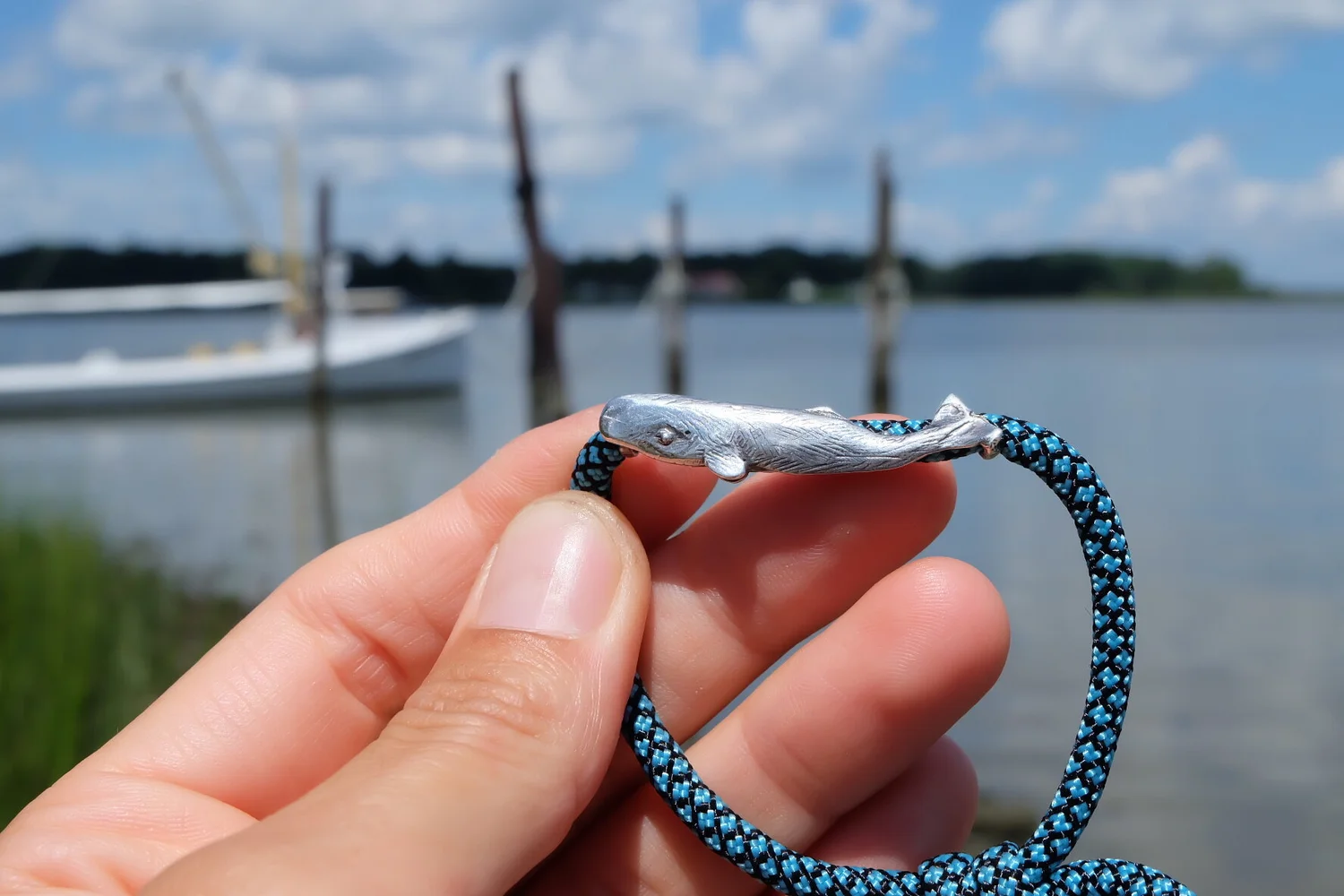 ＃750 ベビーブルー✴スワン✴マトリカリア✴レジンヘアゴムキーホルダーブローチ White Shark and Hammerhead Shark Heart Bracelet • BROOKE KANANI®
