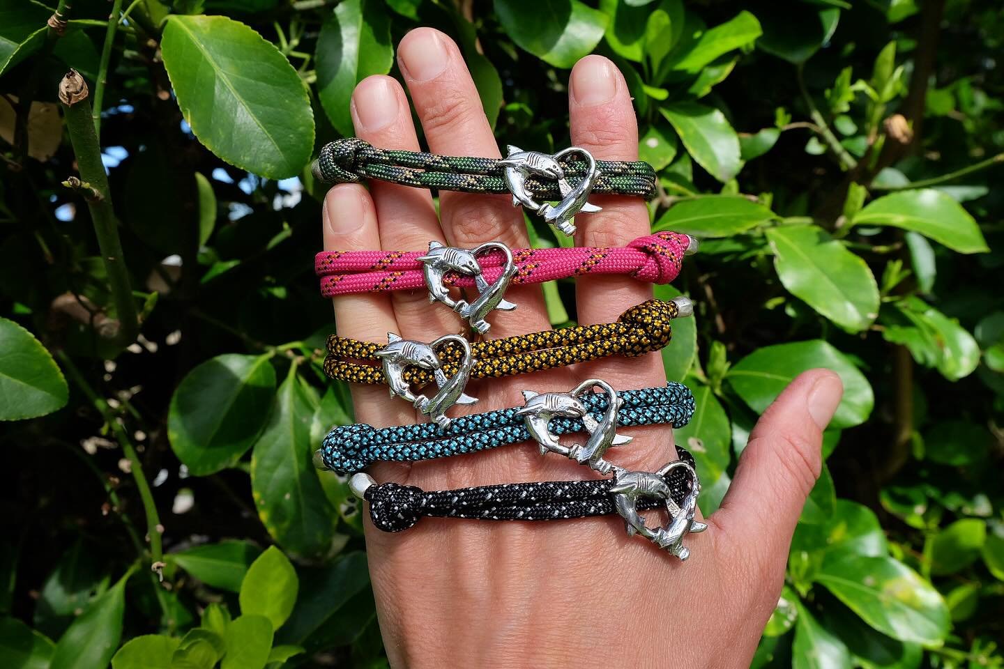 White shark meets hammerhead shark, wrapped up in oh so much LOVE. If you love the ocean and the creatures that reside in it, this piece is for YOU! 

These Shark Heart Bracelets are 25% off today! USE code SHARK25 at checkout
.
.
#whiteshark #greatw