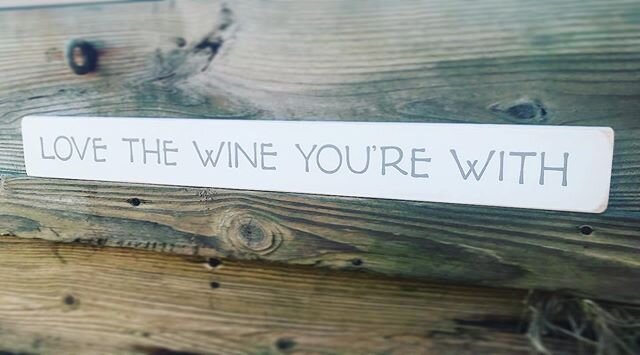 Happy V💕LENTINE&rsquo;S Day!! If you can&rsquo;t share today with the ones you love, I hope you&rsquo;re taking a little extra time for YOU! And a glass of wine 🥂⁣
⁣⁣
⁣
⁣
⁣
⁣⁣
#happyvalentinesday #valentine #love #lovethewineyourewith #sign #homede