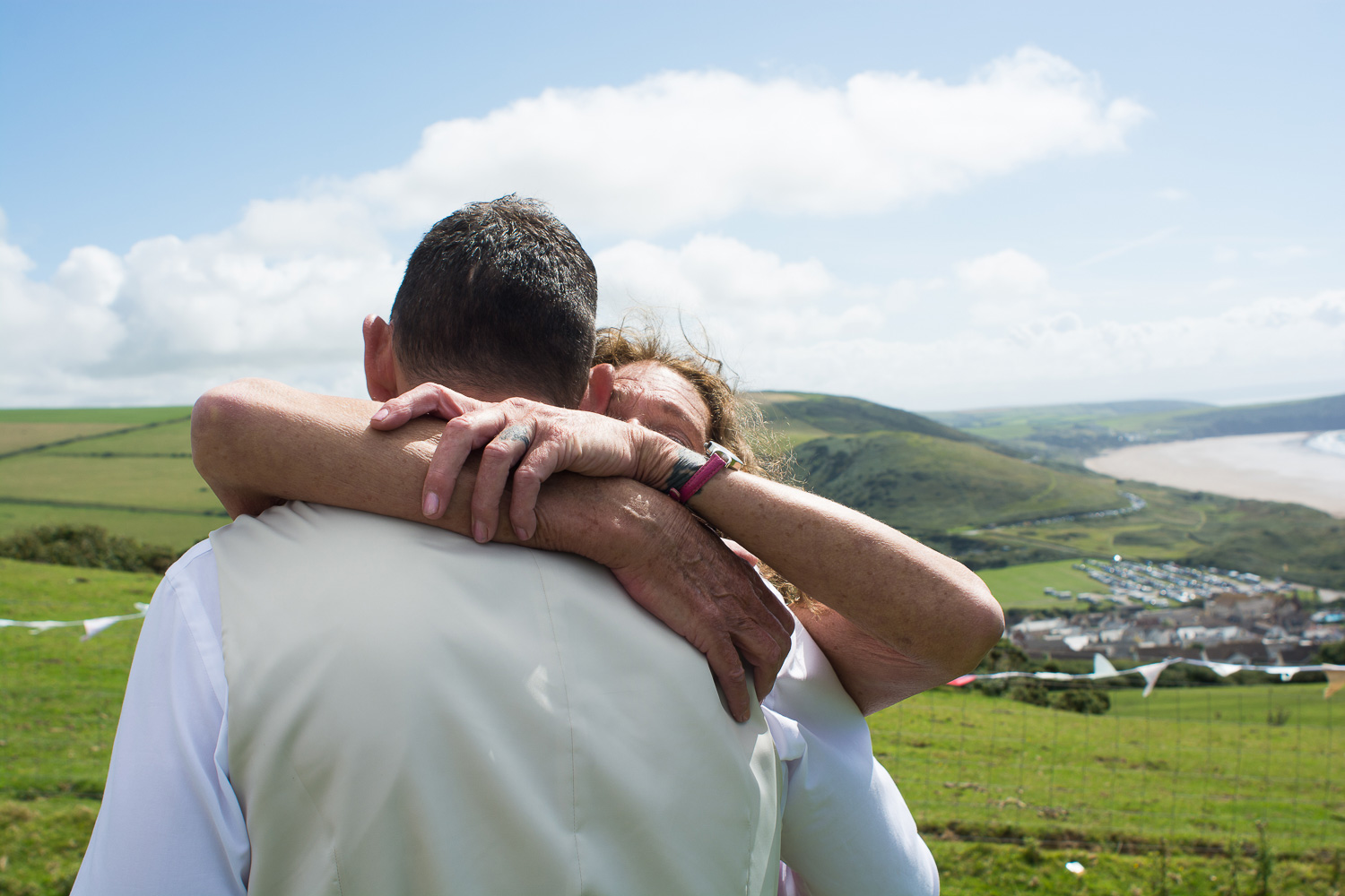 groom and his mum have a huge hug at woolacombe wedding