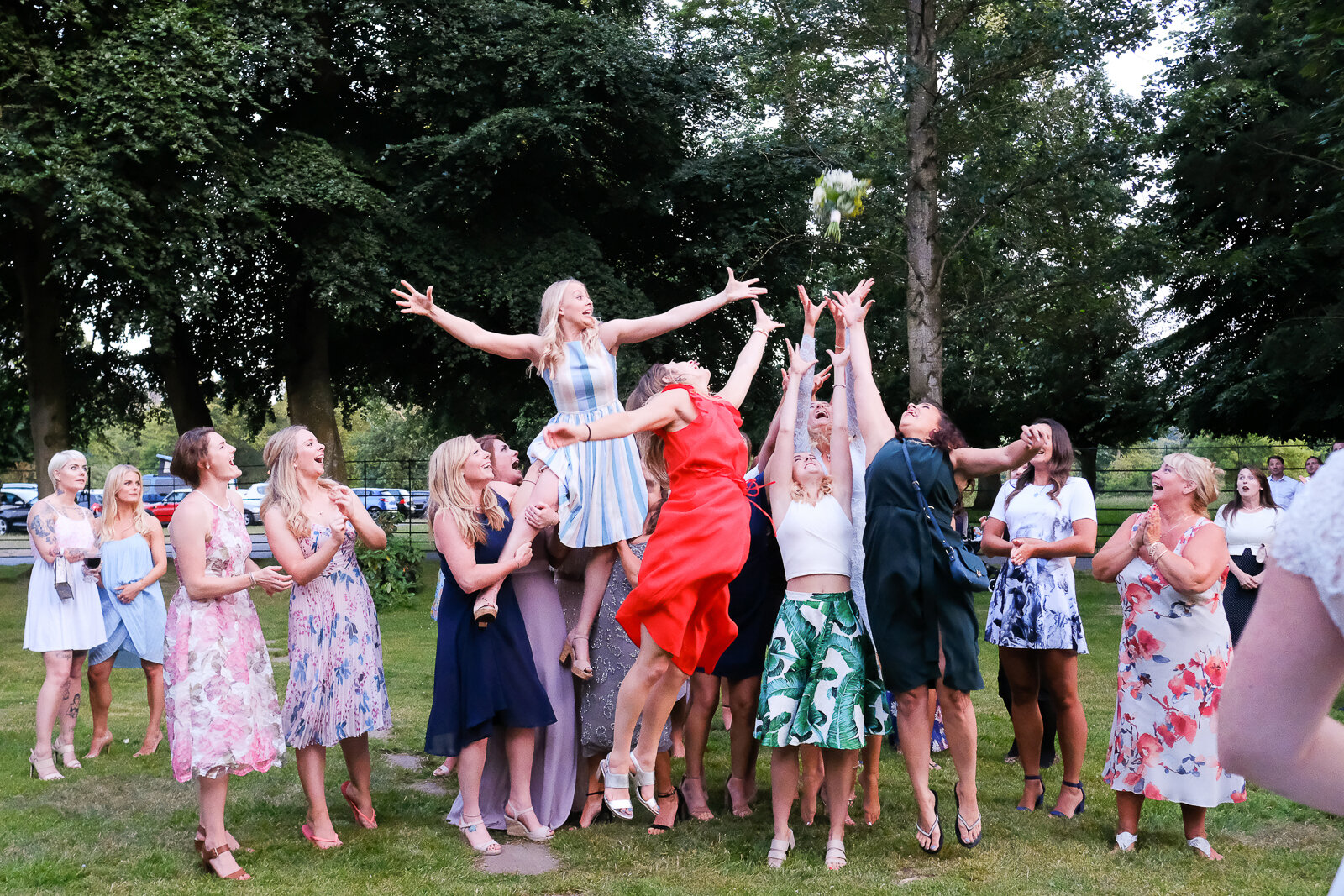 Catching+The+bouquet+at+Bridwell+Park+in+Devon.jpeg