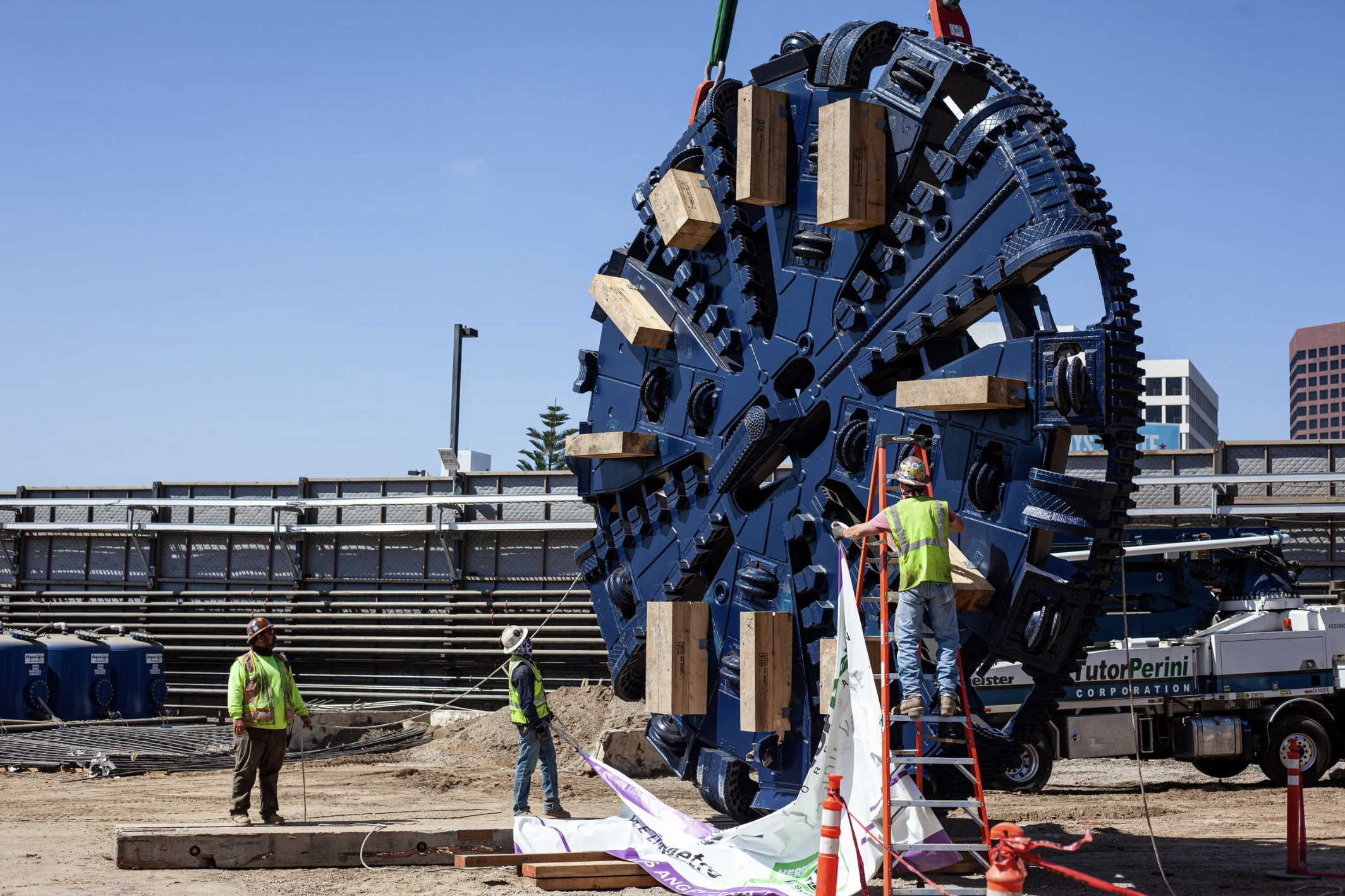  Unveiling a Tunnel Boring Head on the Purple Line Expansion 