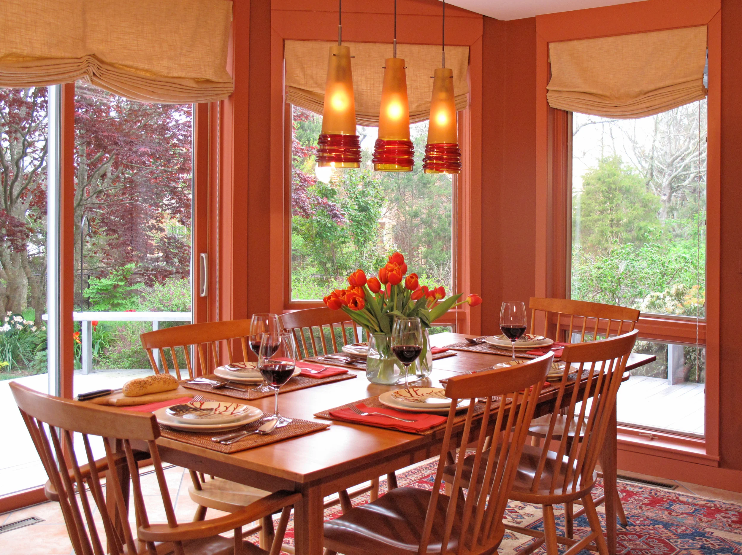  Country Dining: &nbsp;Residential projects by Holly Hudson Designs &nbsp;/ An elegant dining room in West Falmouth, MA. 