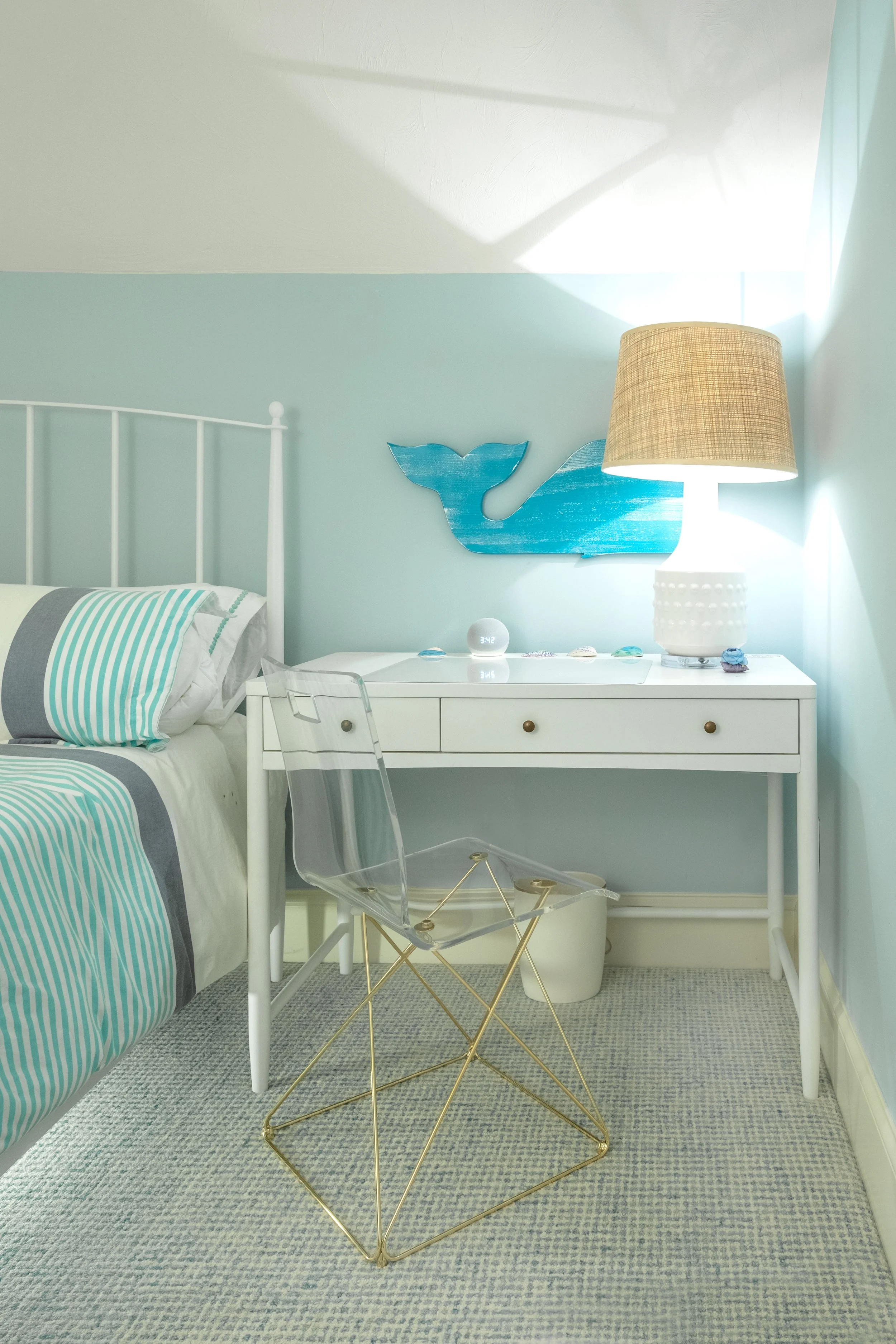 GirlsRmDesk_0417.jpg