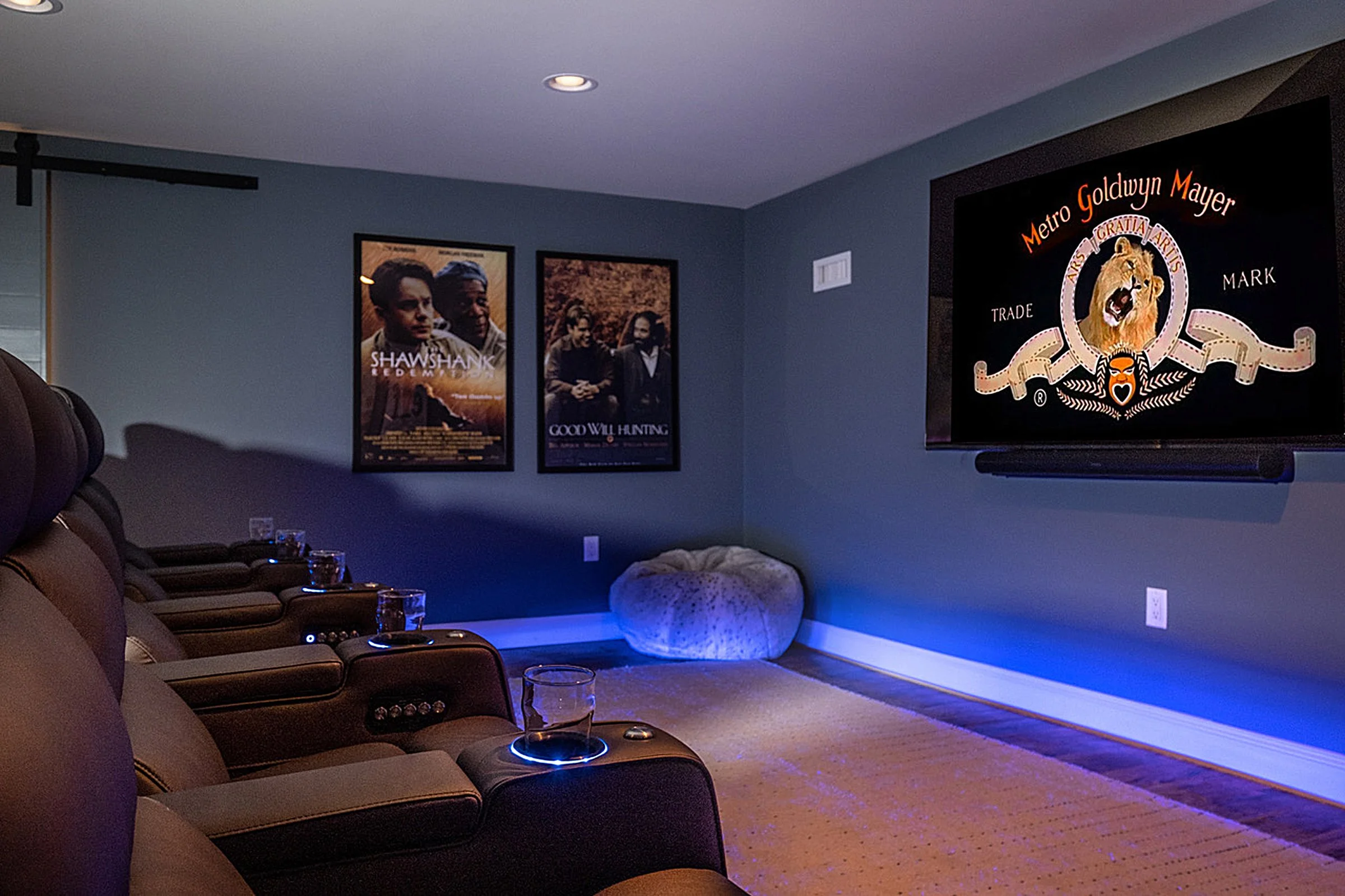Theater_LtsOff_394_HigherRes.jpg